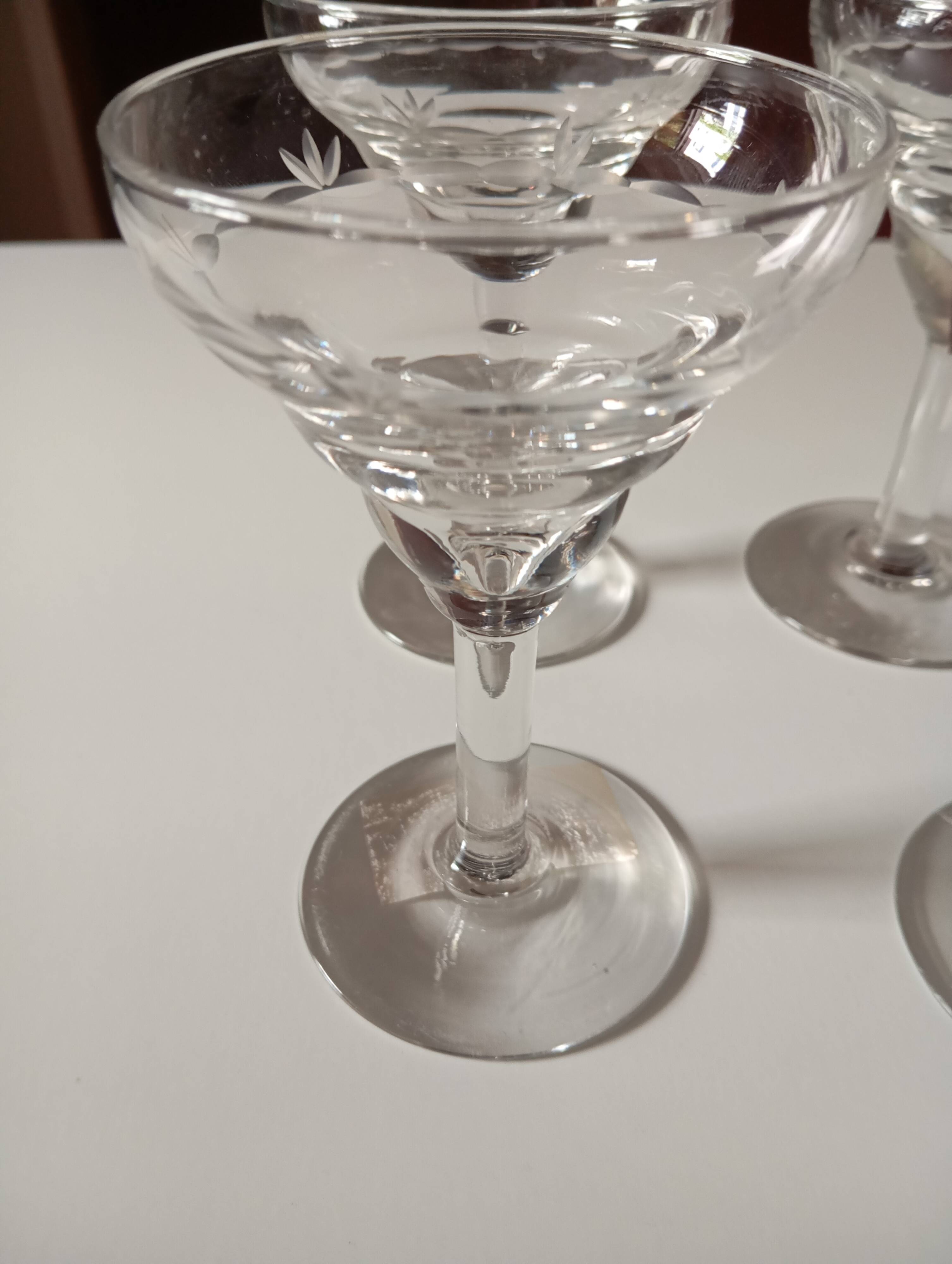 Set of 6 blown aperitif glasses with engraved patterns