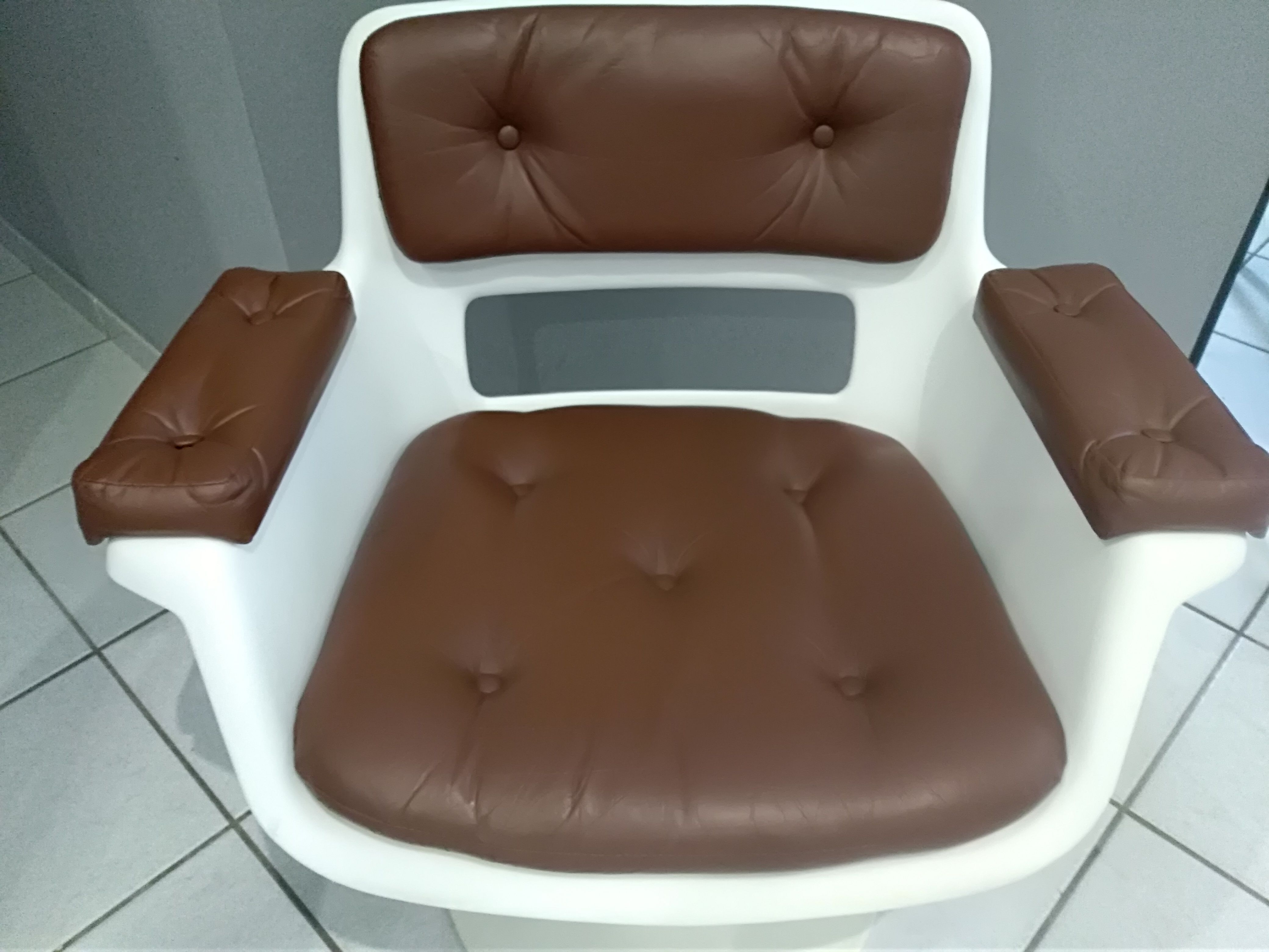Designer Albert Jacob's 1970s vintage tulip chair