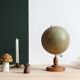 Globe terrestre mappemonde J. Forest pour Girard Barrère et Thomas sur socle en bois, années 50