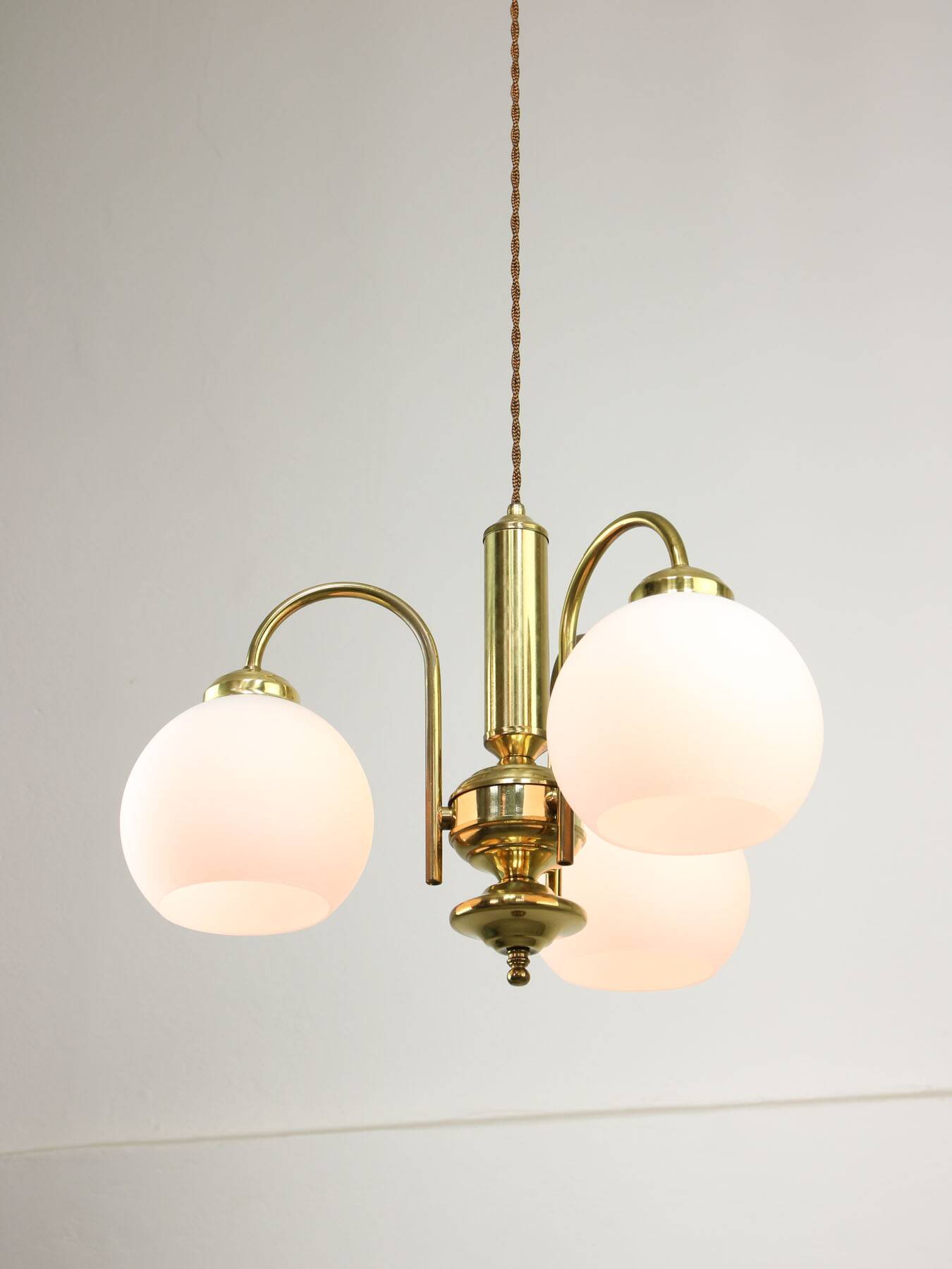 Lustre Mid-Century en Laiton et Opaline, Italie