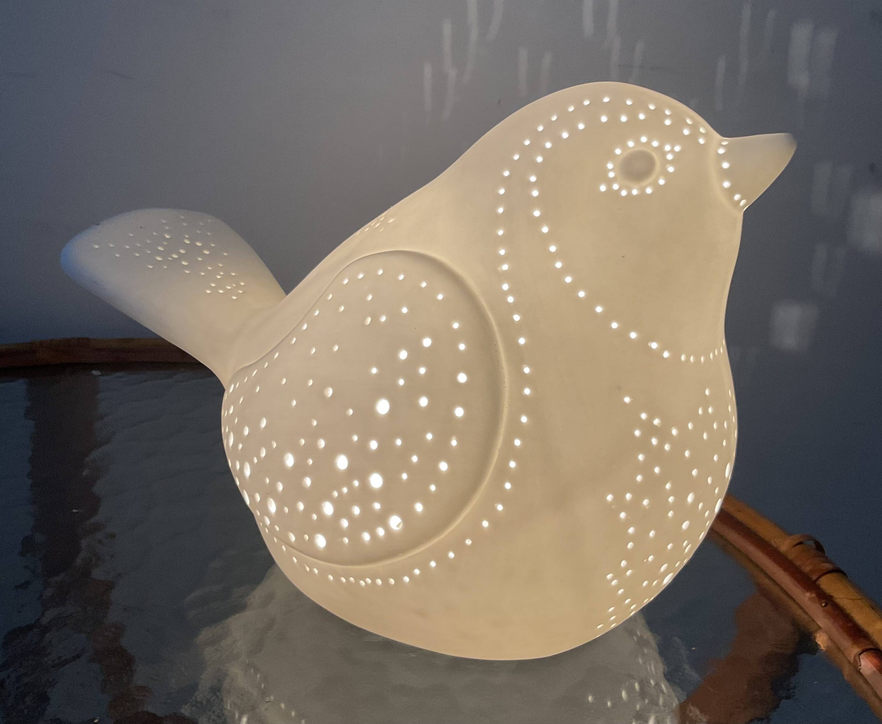Lampe oiseau en porcelaine de biscuit