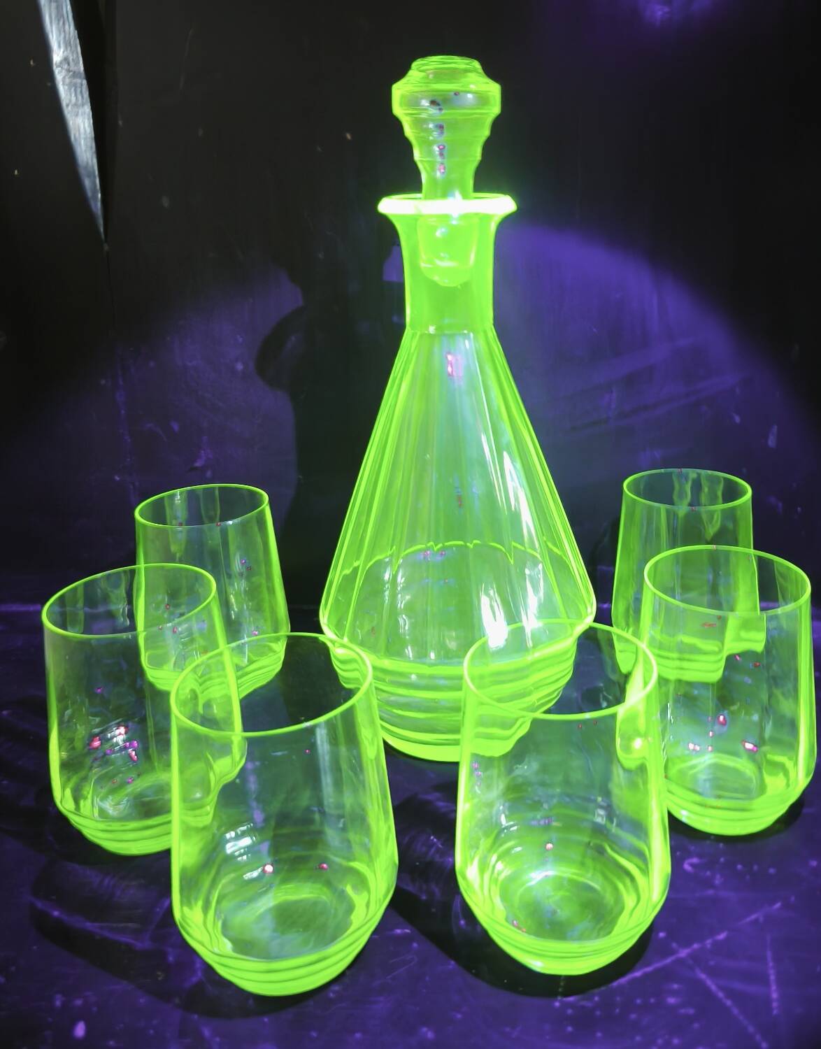 Art Deco liqueur service in opaline