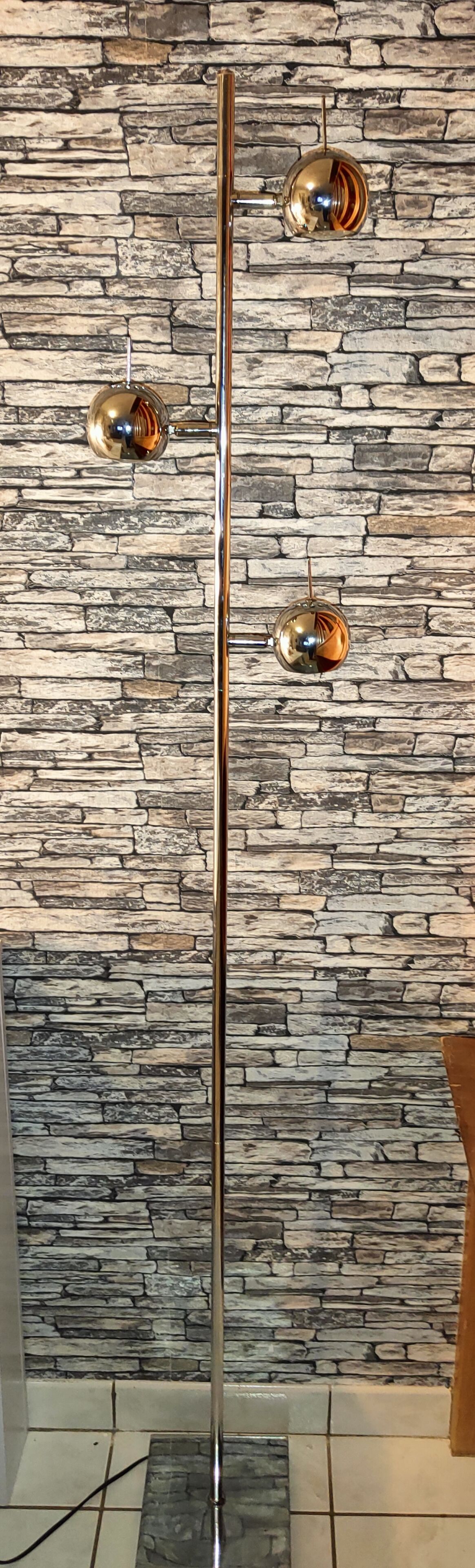 Smooth floor lamp eyes ball 1980