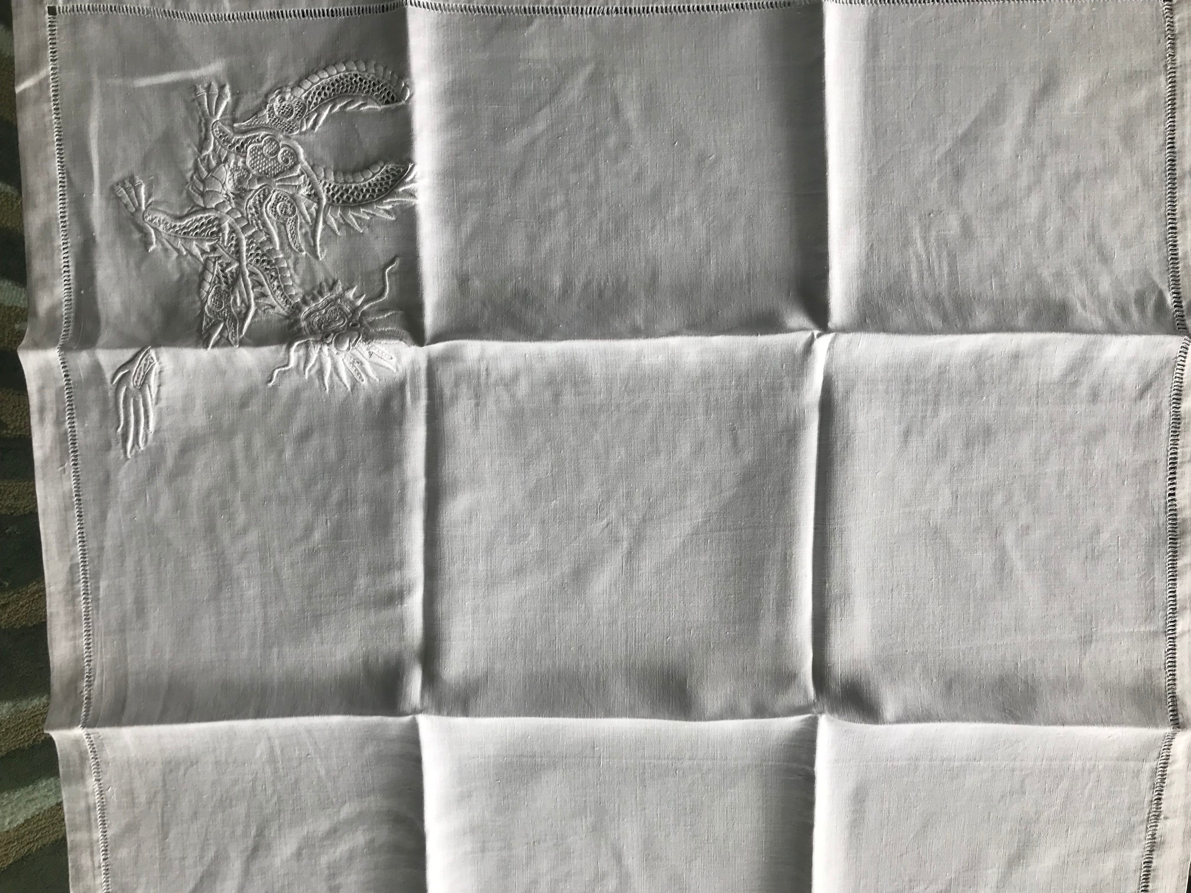 Tablecloth li!n pattern "dragons"