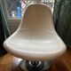 Fauteuil pivotant "egg tirup" de carl öjerstam ", cuir blanc