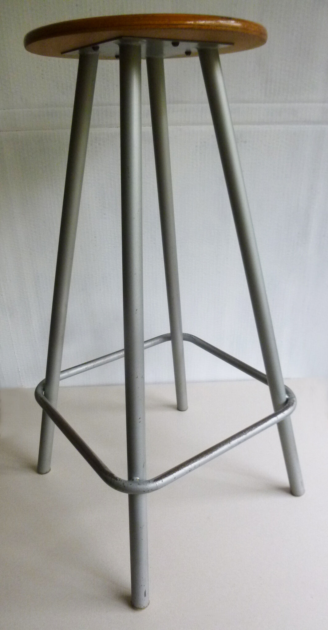 High stool in wood and metal