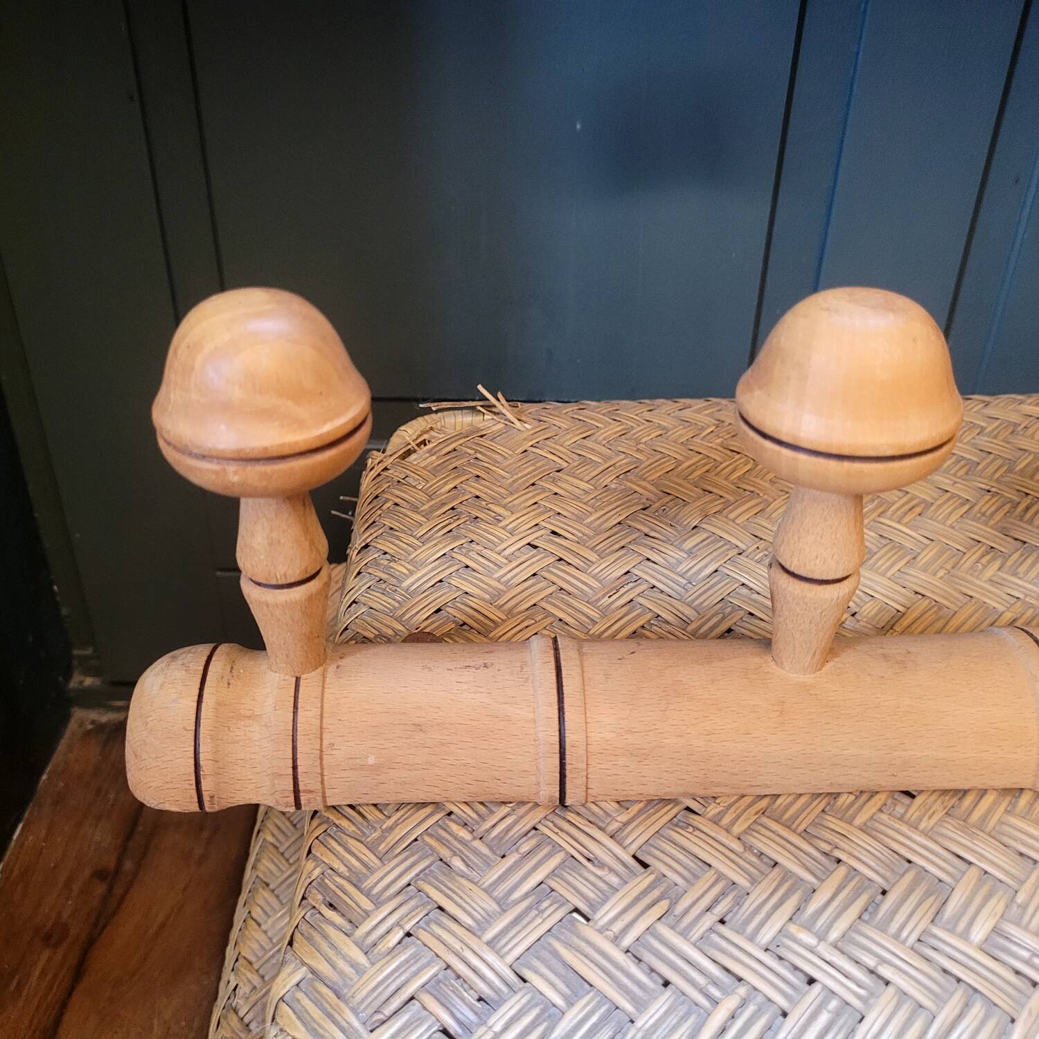 Coat rack with 5 turned wooden hooks from the 30s