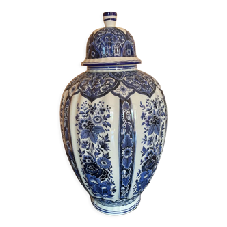 Covered pot manufacture of vases