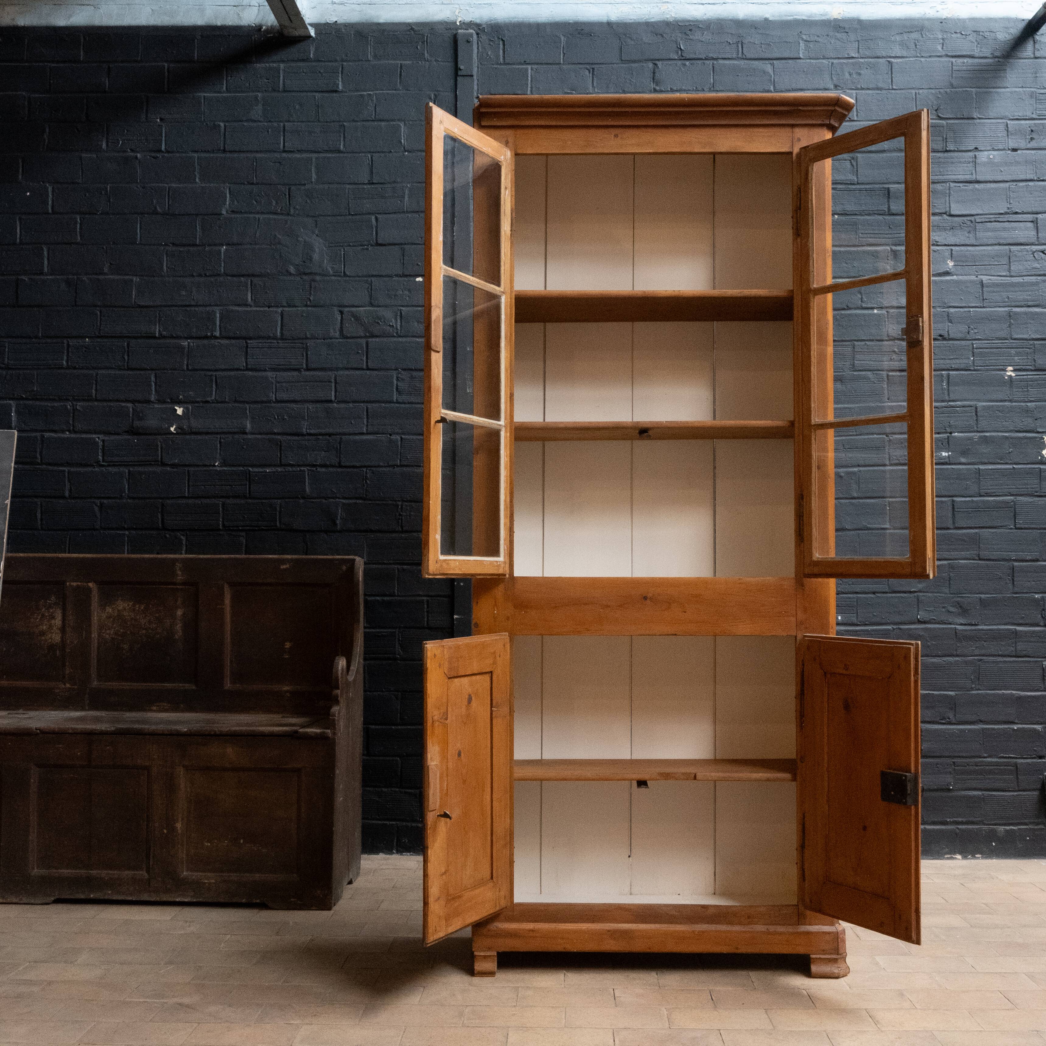 4-door wooden dresser, 1930