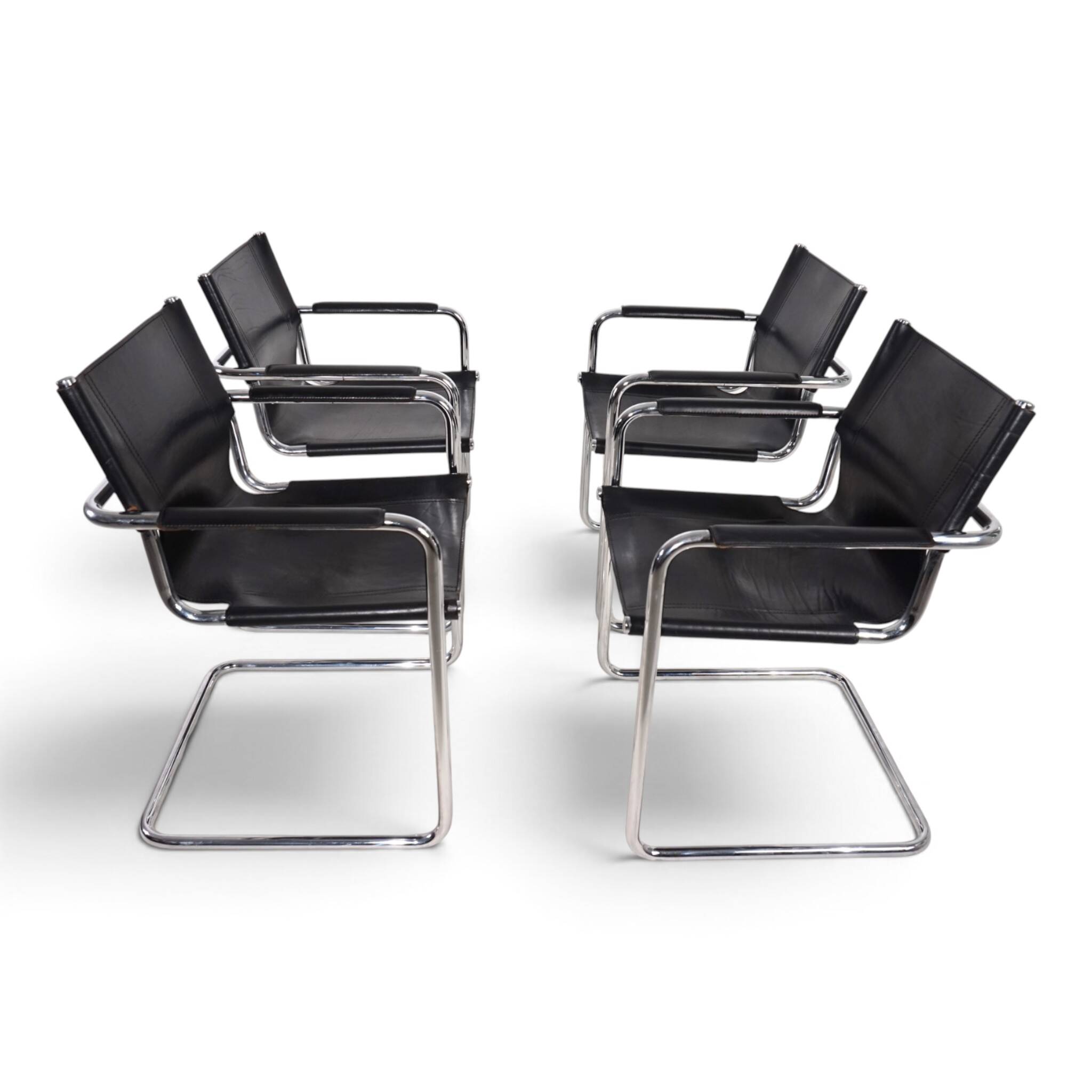 Ensemble de 4 chaises visiteur Matteo Grassi en cuir/chrome, chaises cantilever, 1970.