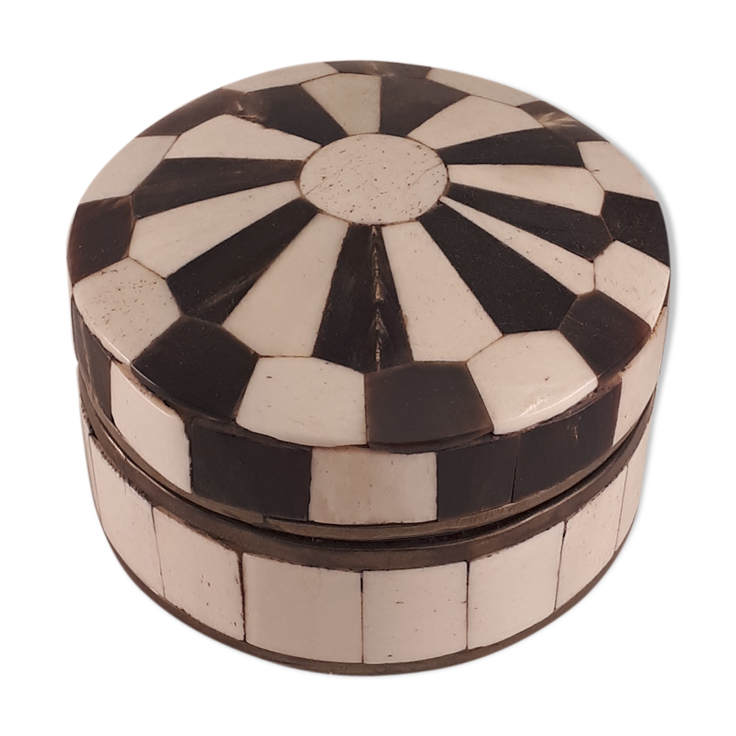 Box with black and white stripes bones and vintage horn 80