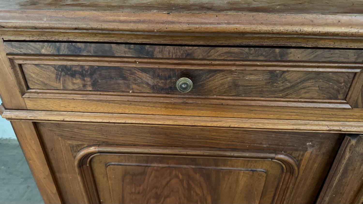 Buffet 2 corps ancien en noyer