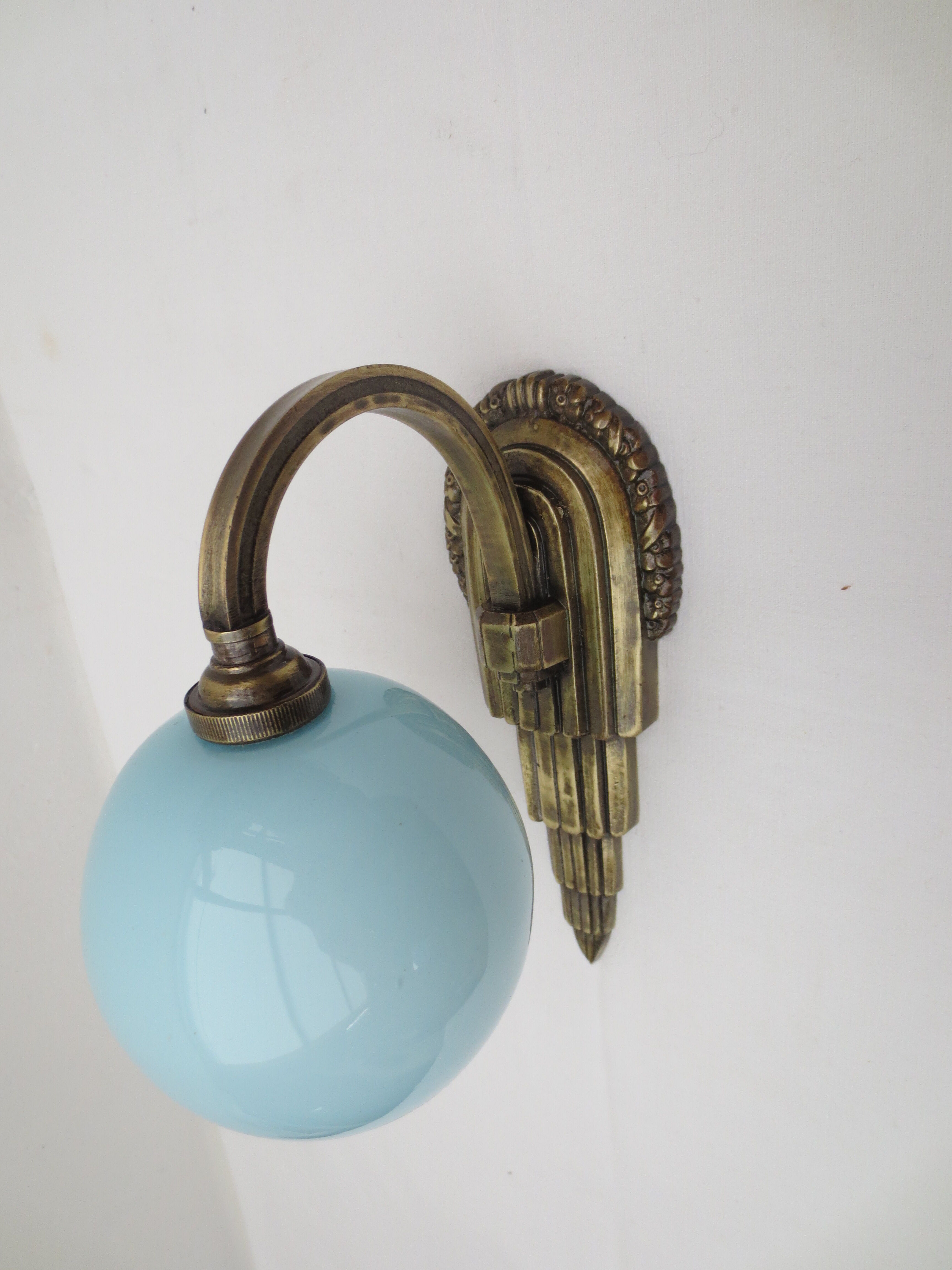 Art deco wall lamp in brass and soft blue opaline globe