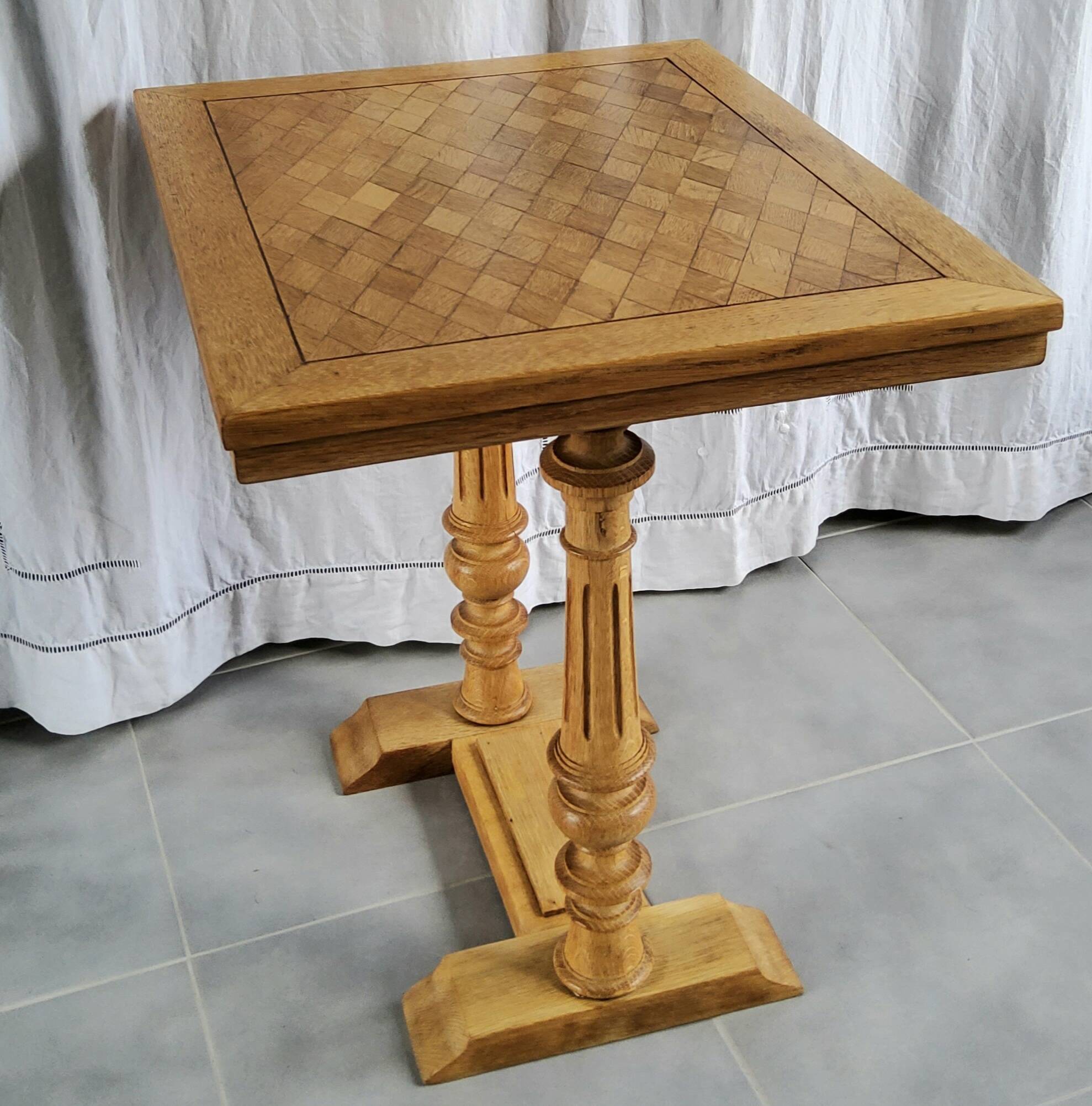 Coffee table/pedestal table