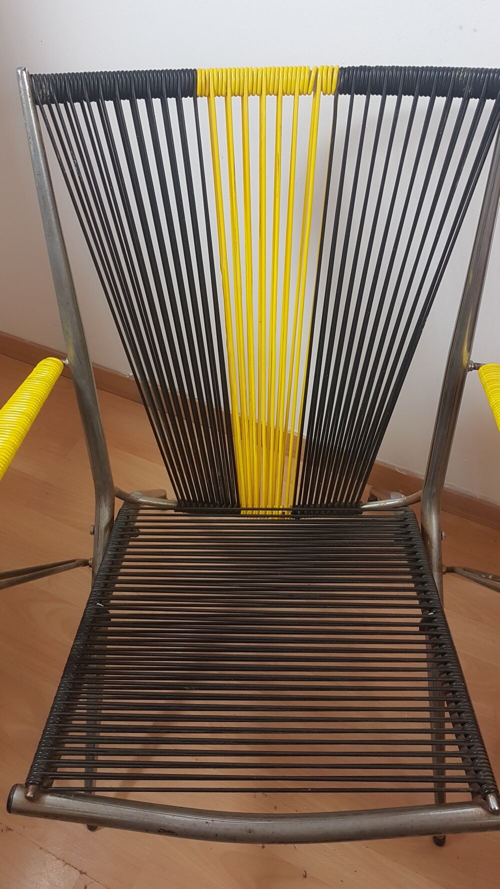 Fauteuil scoubidou adulte par André Monpoix