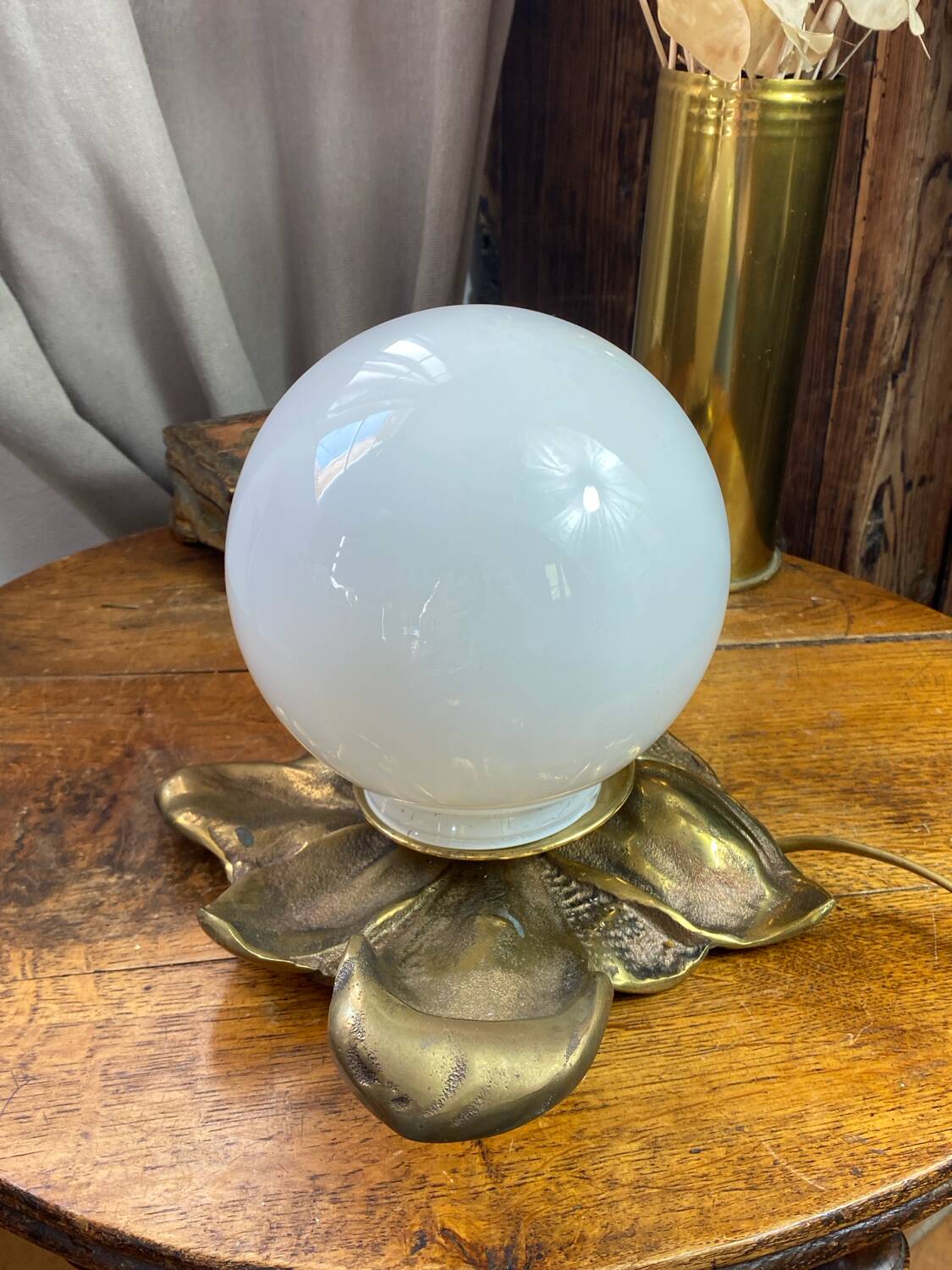 Lampe, forme de feuille, en bronze