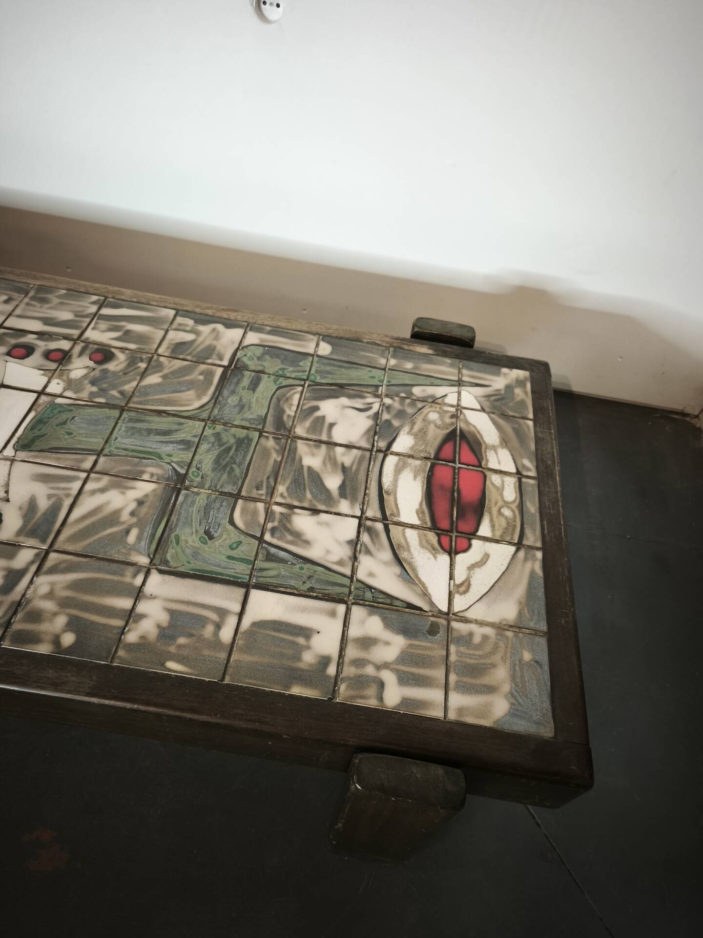 Table basse en céramique, signée Dan