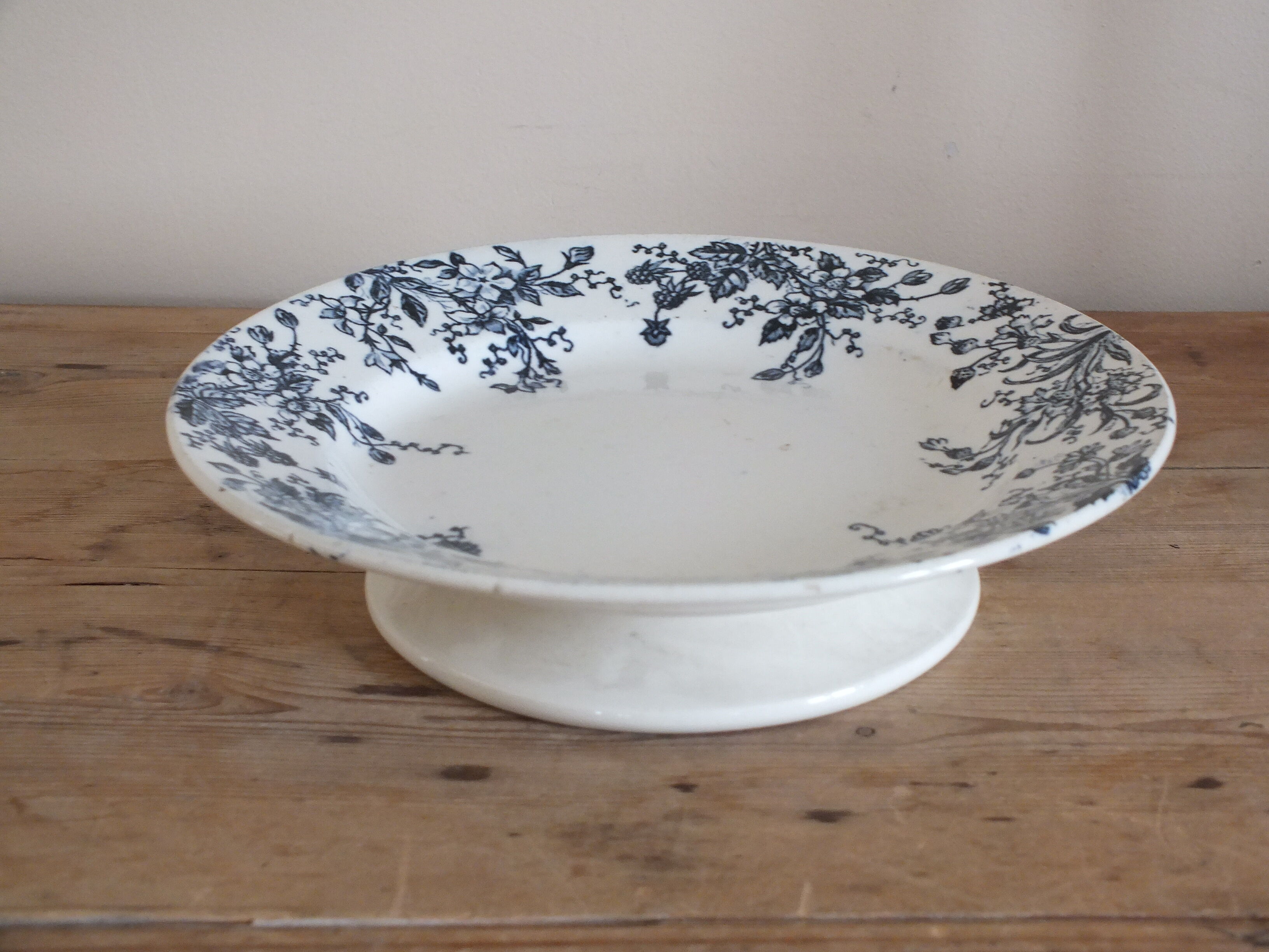 mounted plate or display in Iron Earth - fruit decoration