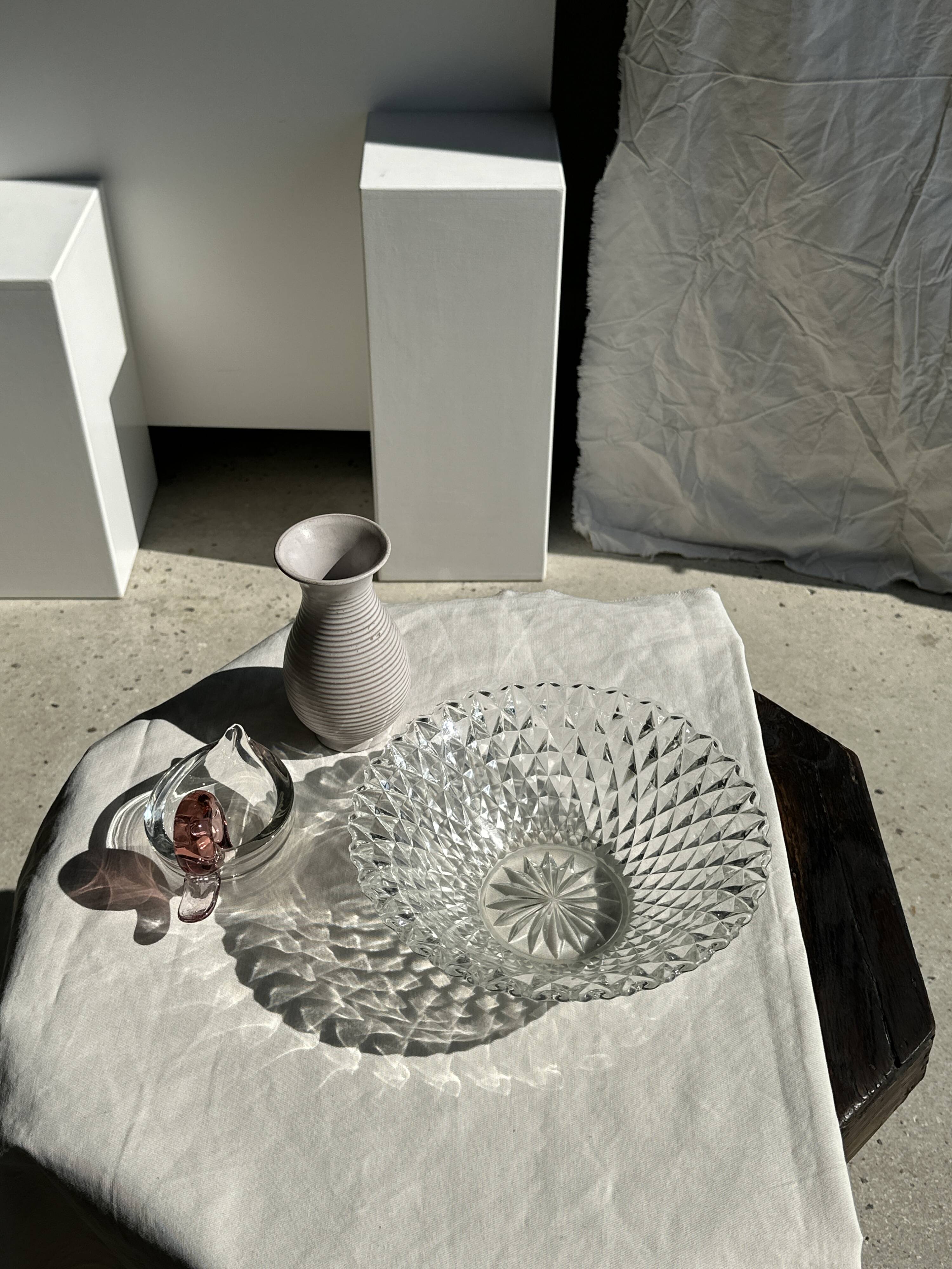 Large classic diamond-tipped glass salad bowl