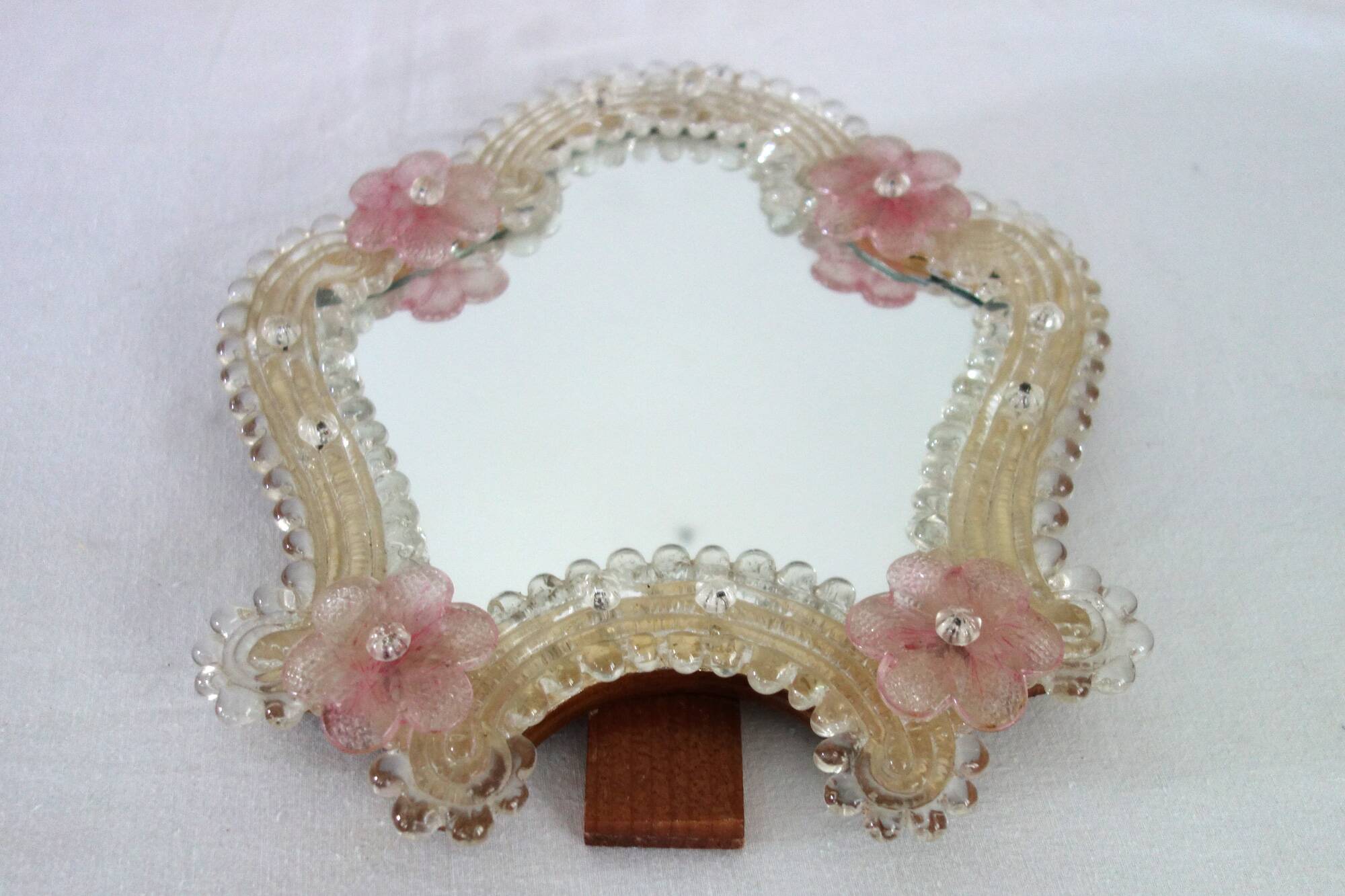 Venetian psyché mirror, blown glass from Murano, floral and beaded patterns.