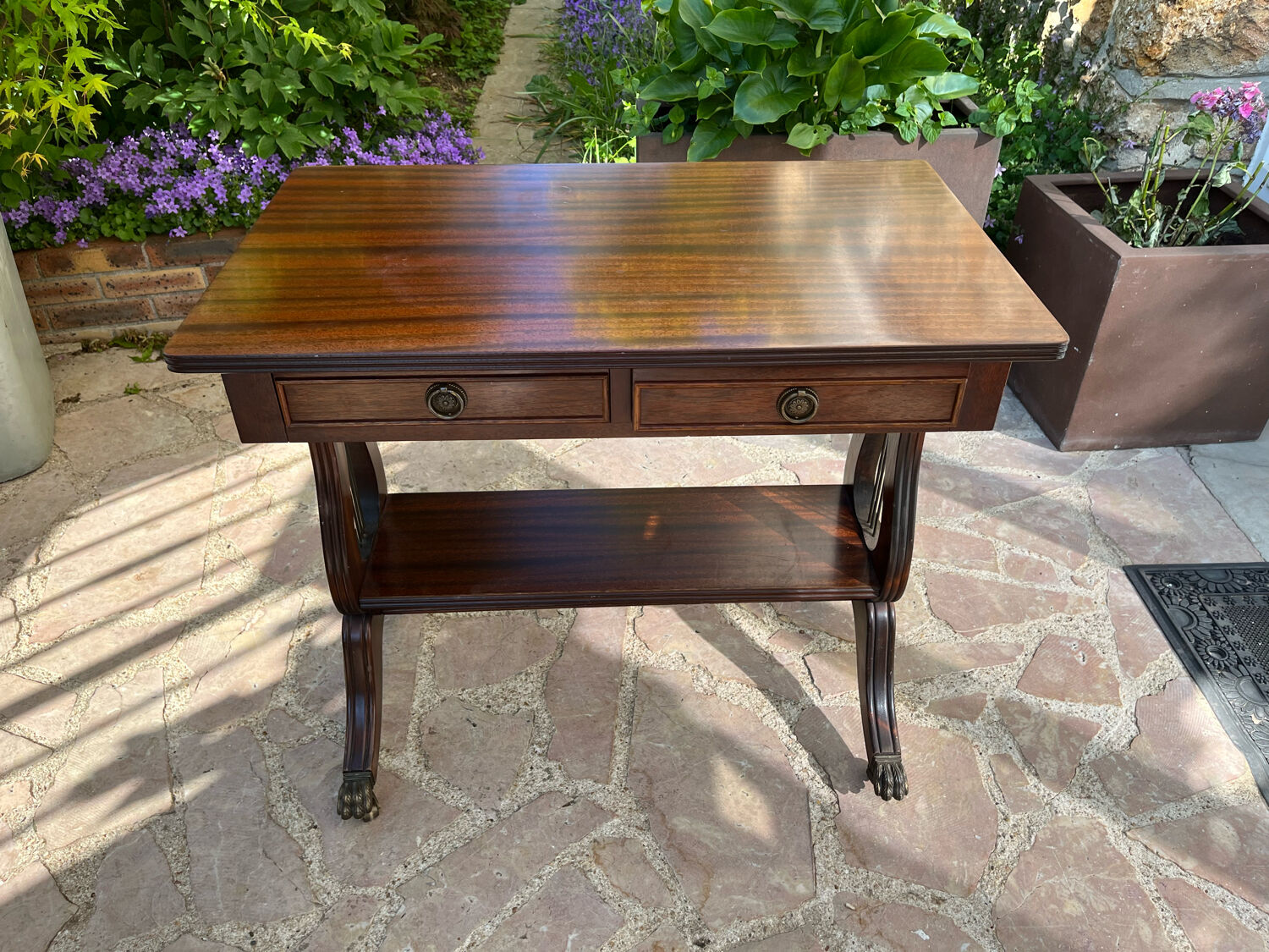 Old wooden roller service