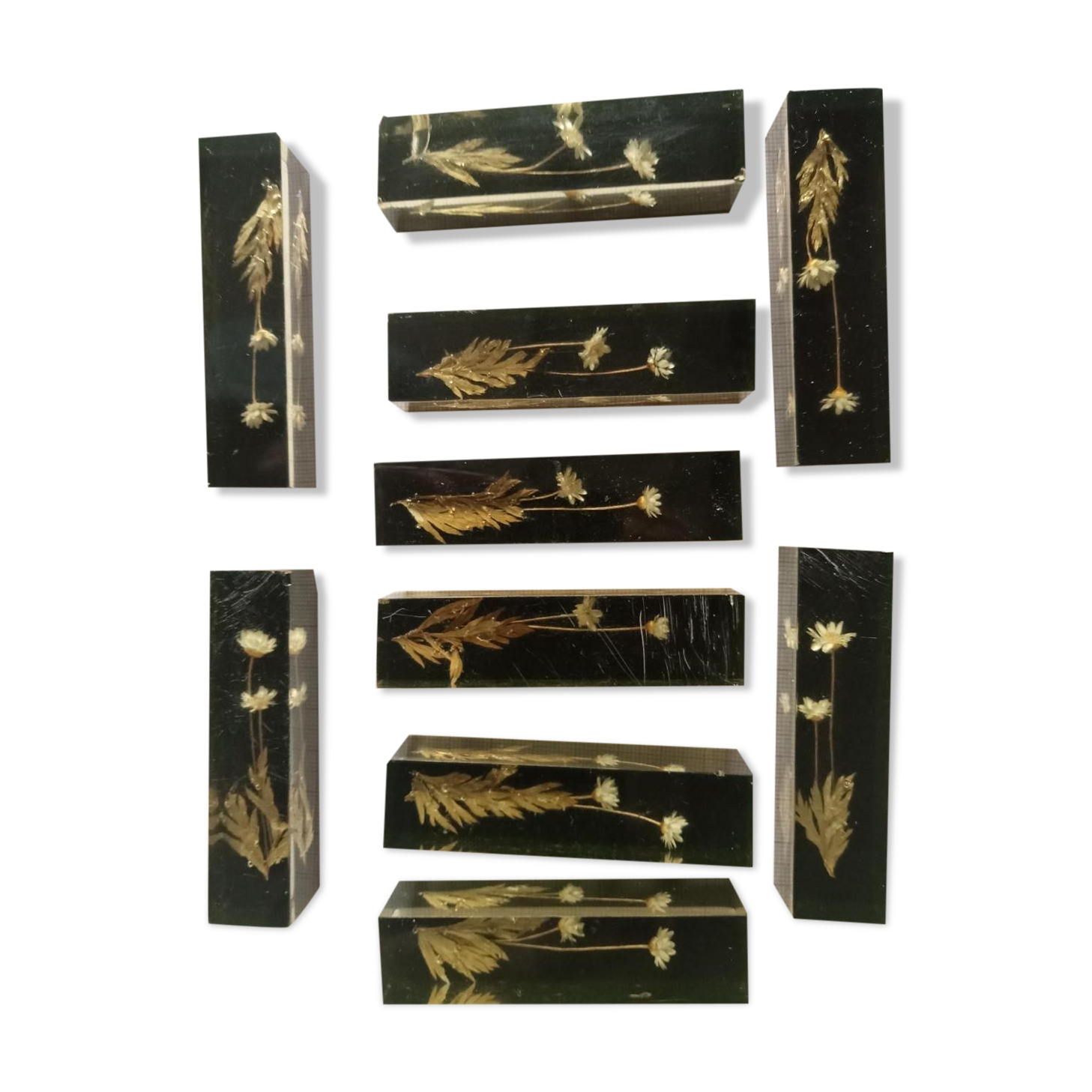 Knife holders in bakelite and gold leaf