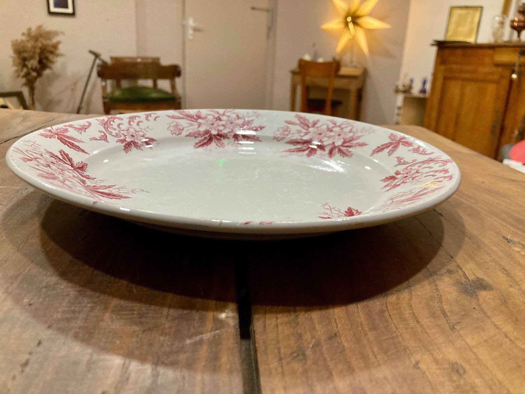 Round dish in Iron Land Saint Amandinoise model Anemone