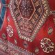 Tapis mural aux motifs orientaux.
