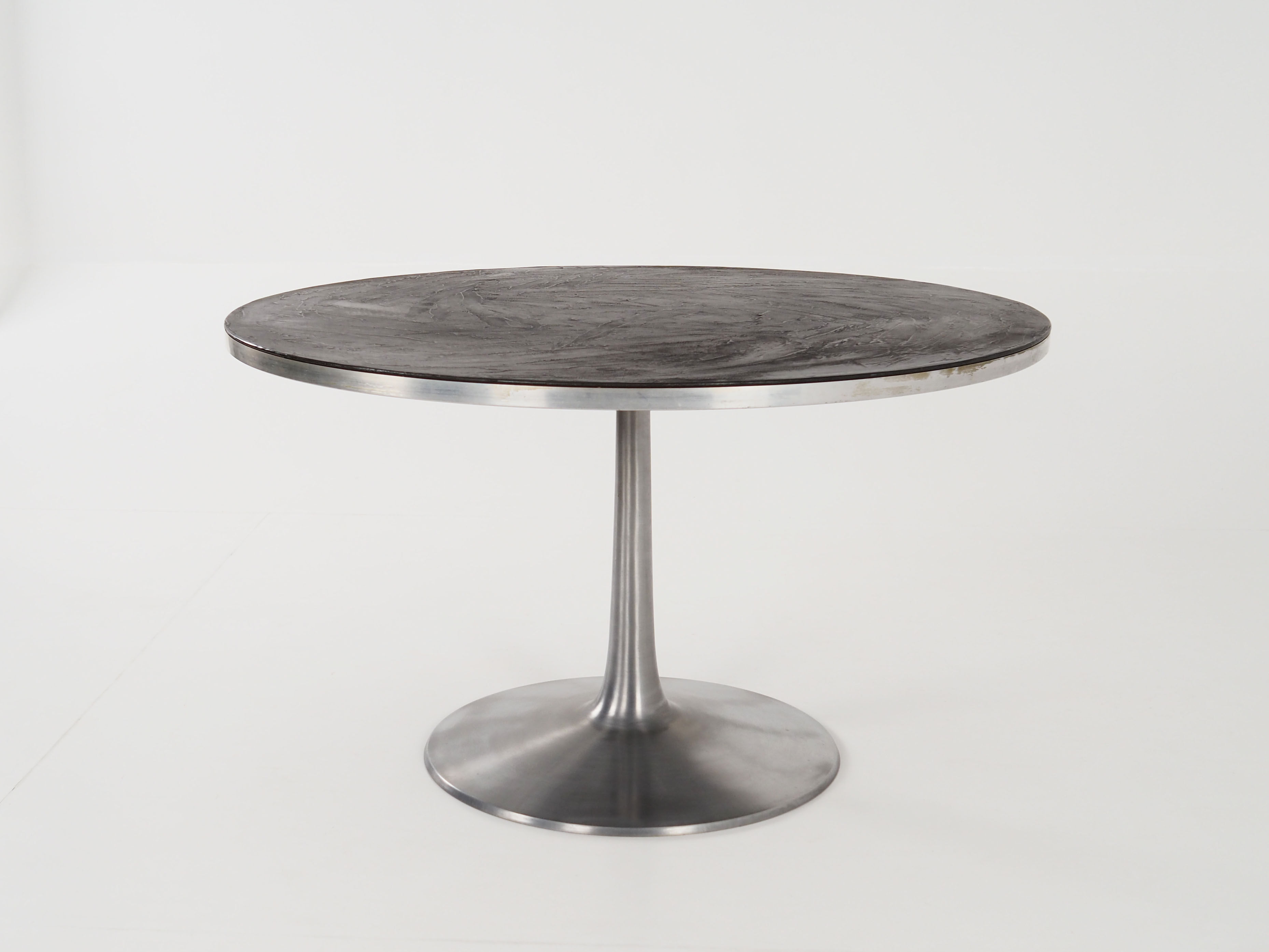 Round table,Designed by Poul Cadovius for Cado, 80s design