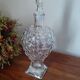 Carafe en verre pressé façon grappe de raisin