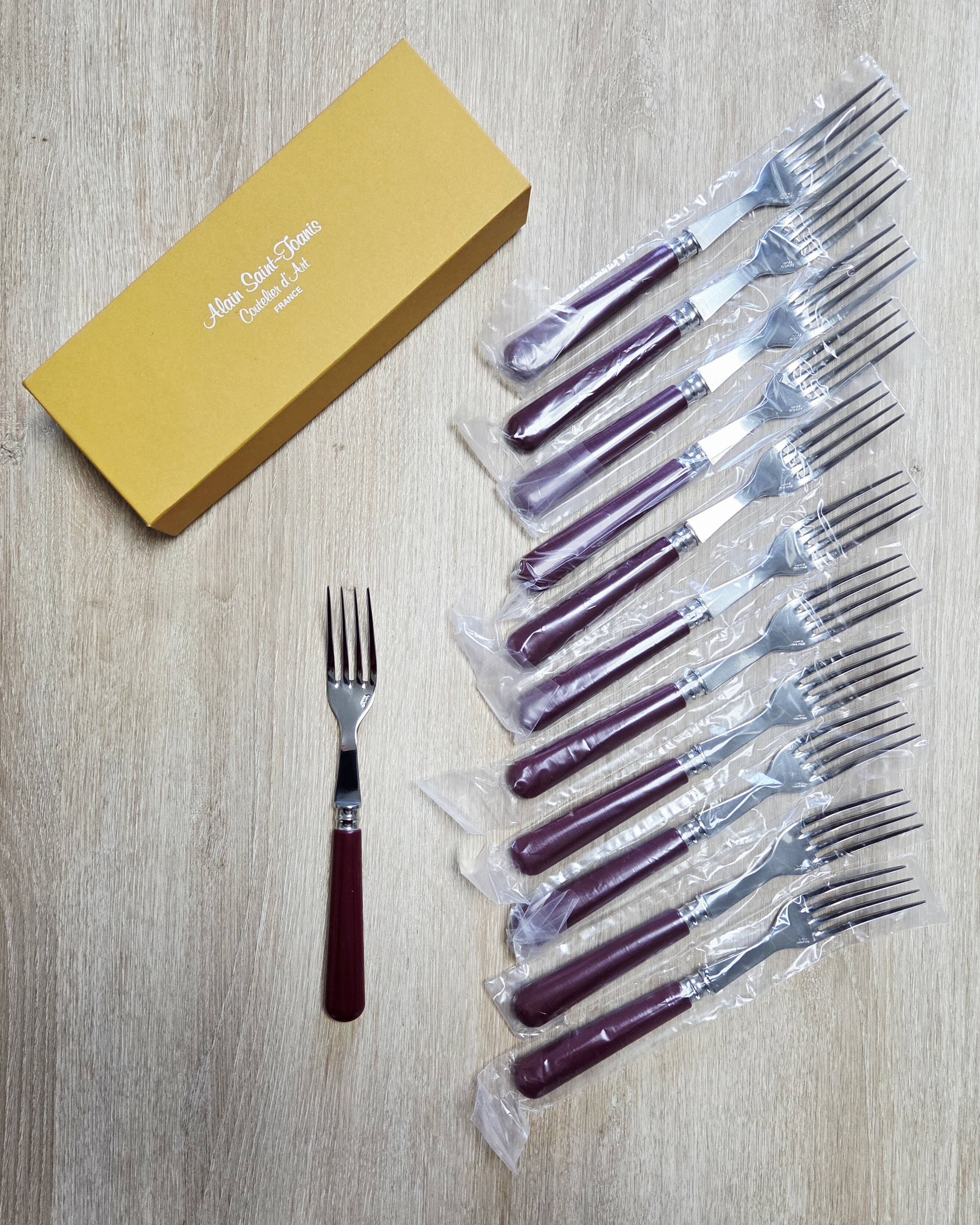 Service for 48 covers Alain Saint Joanis Bordeaux, English collection, new.