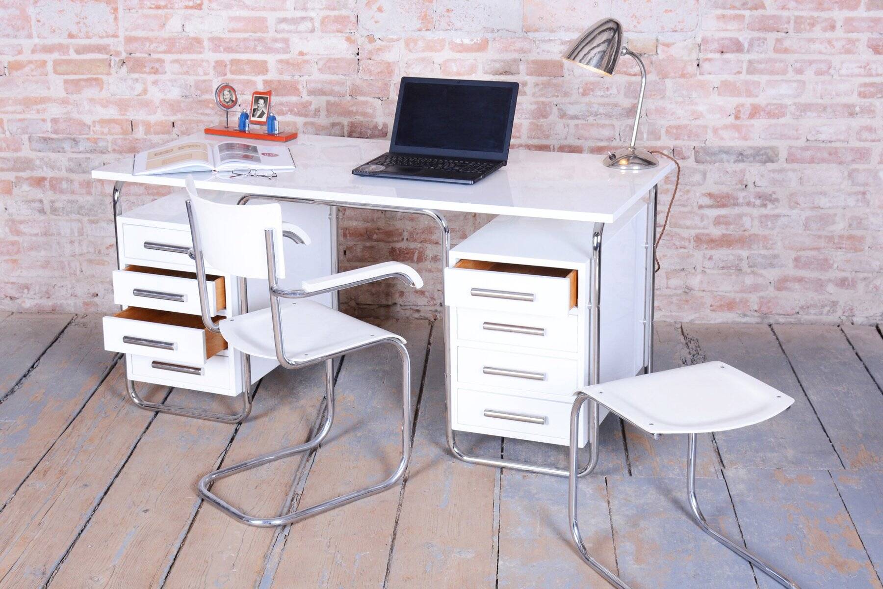 Bureau Bauhaus en acier chromé par Marcel Breuer, tchèque, années 1930