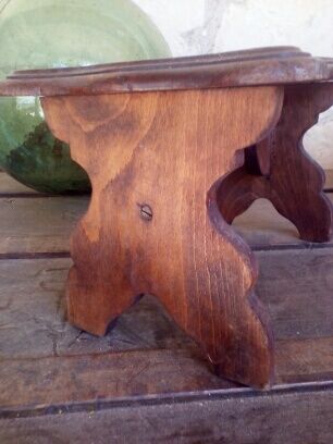 small bench rests feet