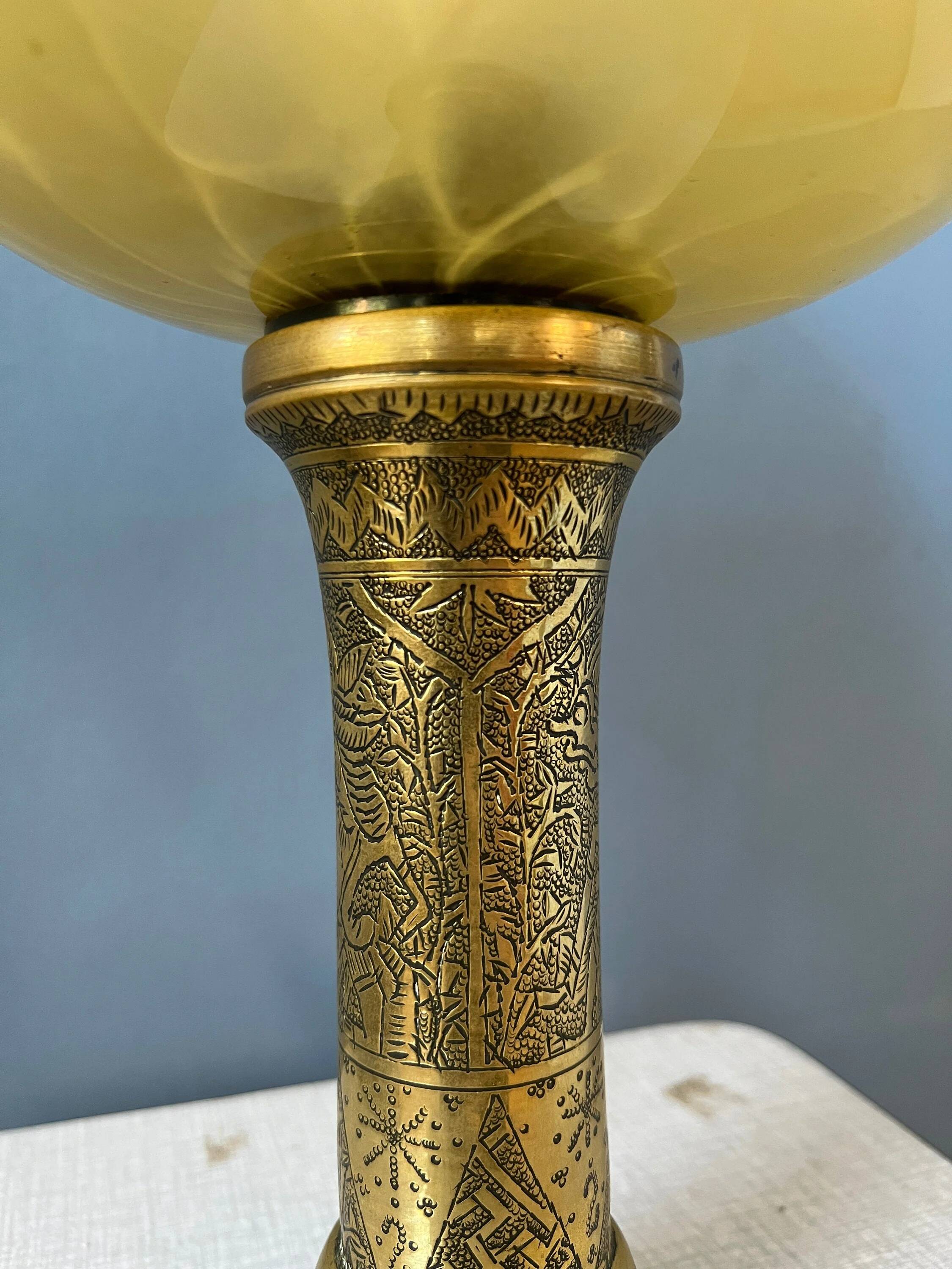 Lampe ancienne Art déco en verre avec base en bronze