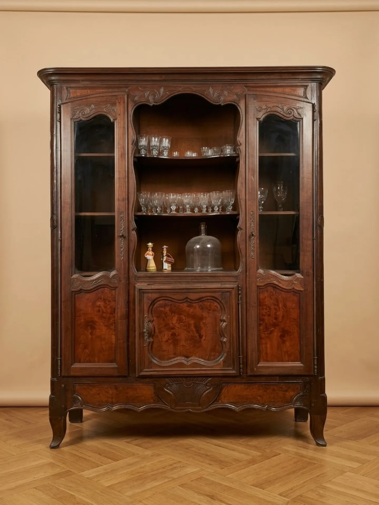 Display cabinet bookshelf in Louis XV style