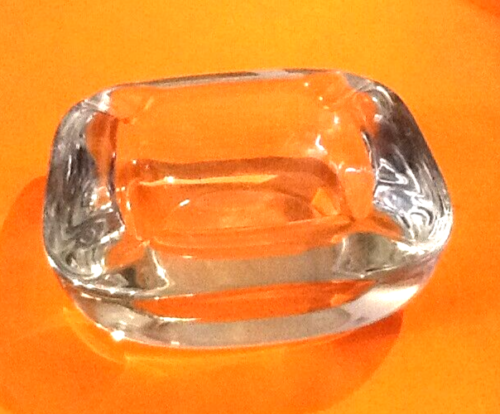 Cendrier pavé en verre transparent, années 70