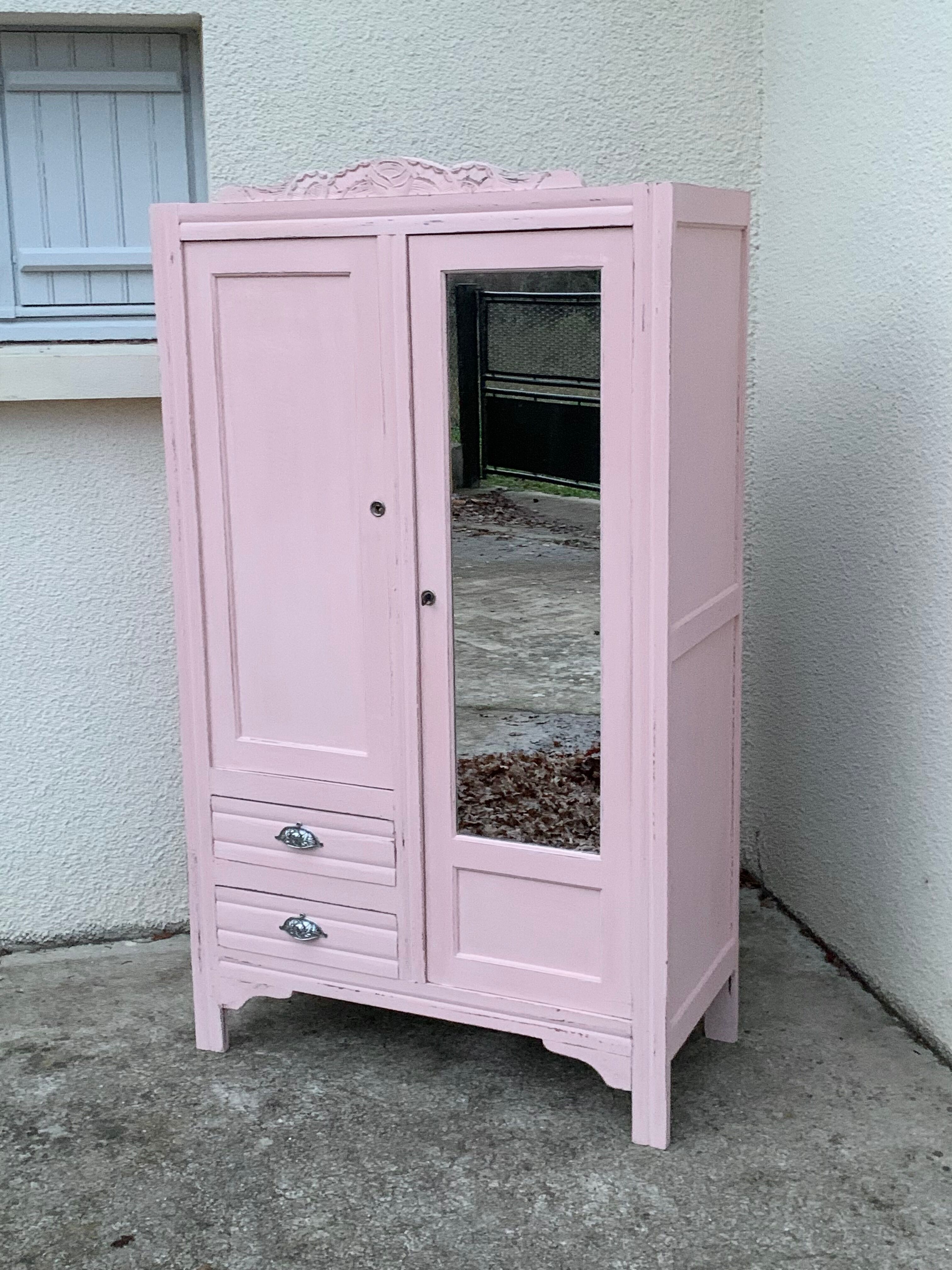 Parisian hotel wardrobe 1930
