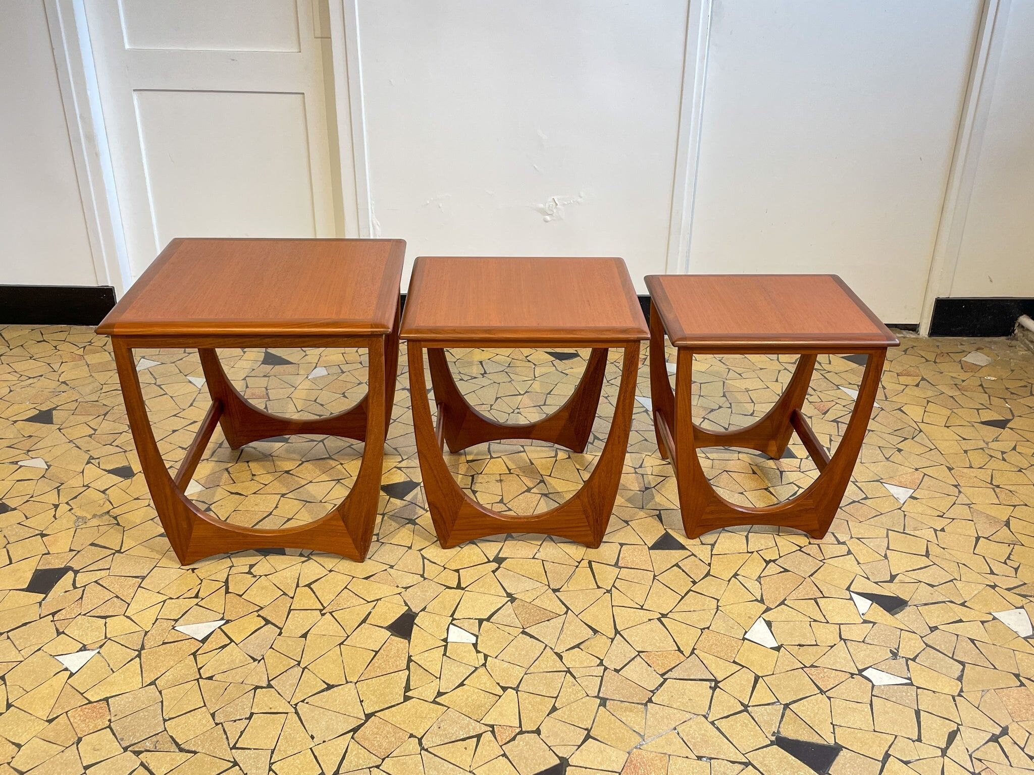 Teak trundle coffee table