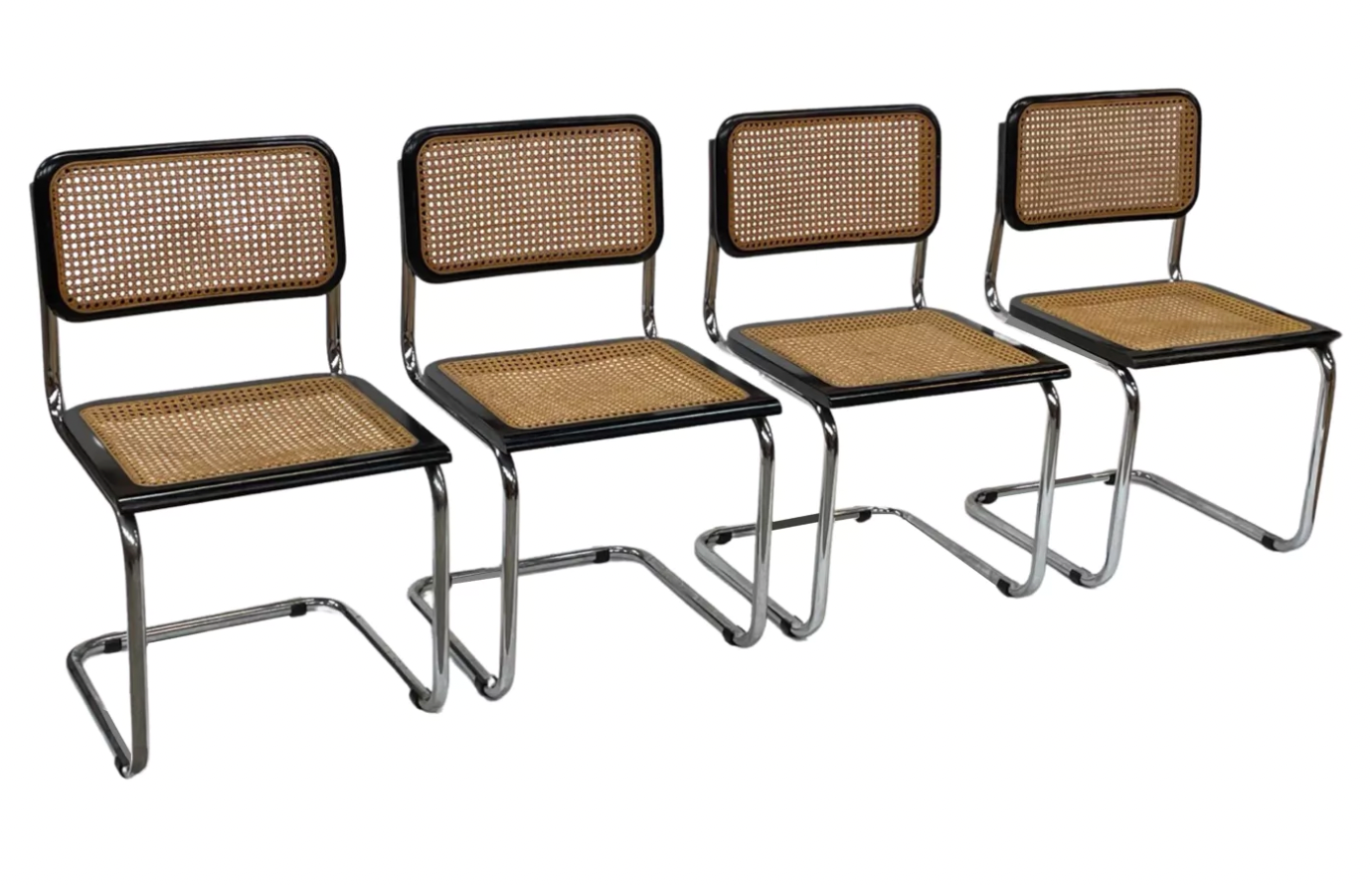 Suite de 4 chaises vintage modèle Cesca B32 en noir et chrome