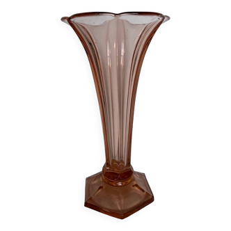 Vase en verre rose Val saint Lambert