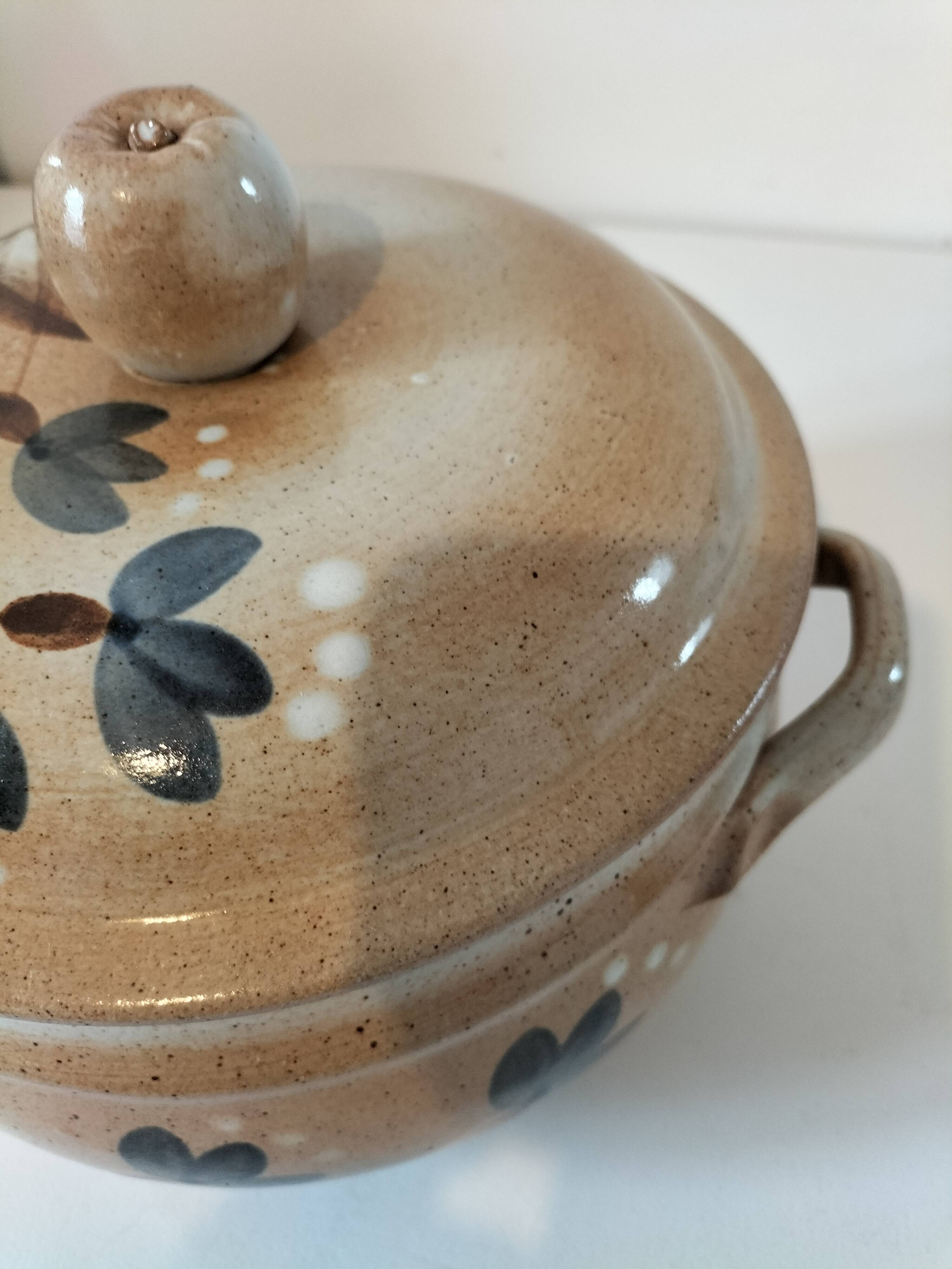 Vintage stoneware soup tureen from the Marais – rustic charm, cottagecore spirit.