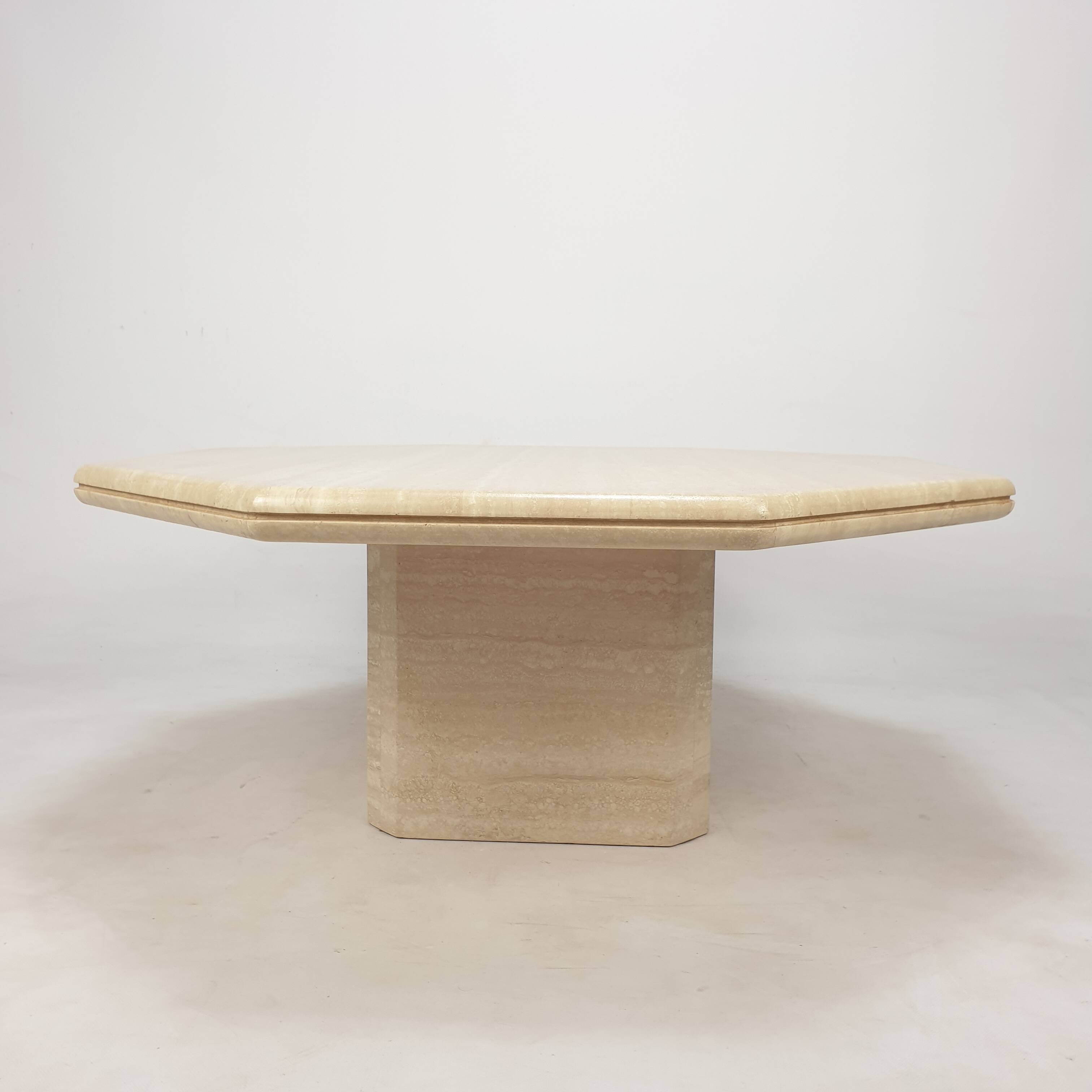 Table Basse Octogonale italienne en Travertin, 1980s