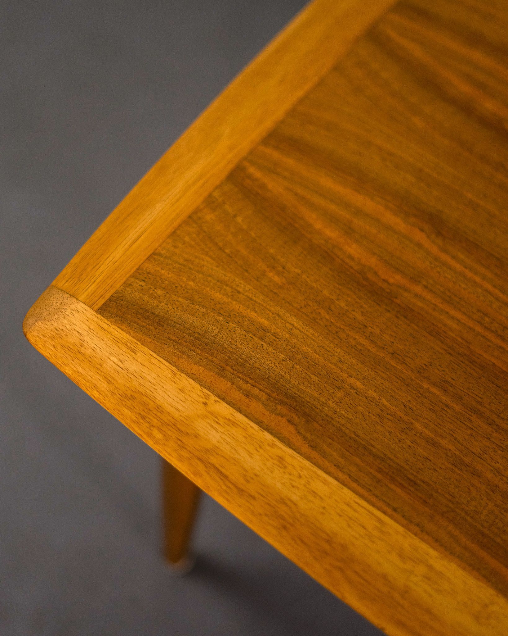 Table basse carrée de design allemand