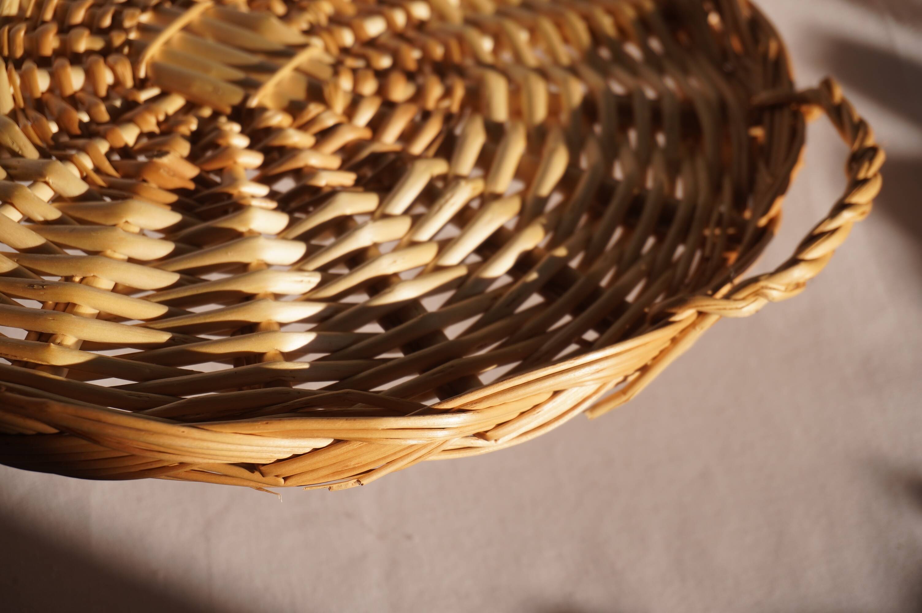 Wicker tray with handles