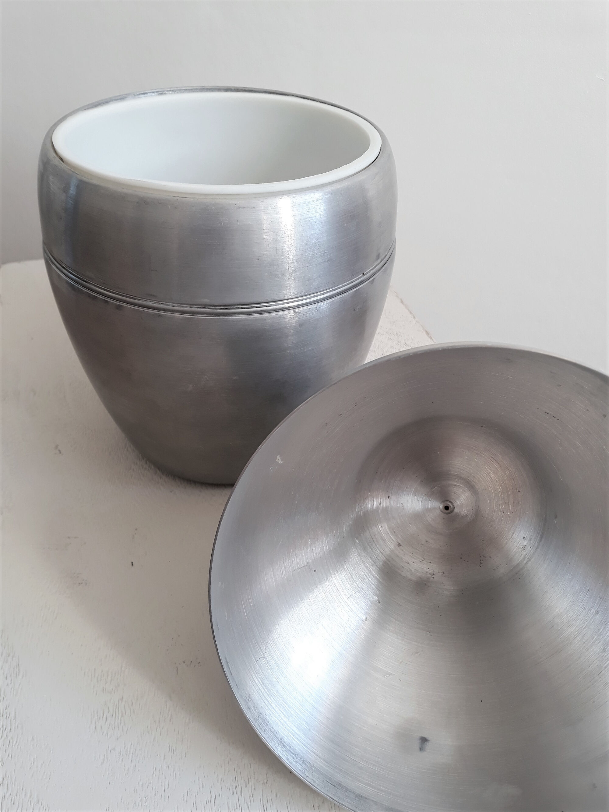 Large ice bucket shape pear  vintage ice pot 1970