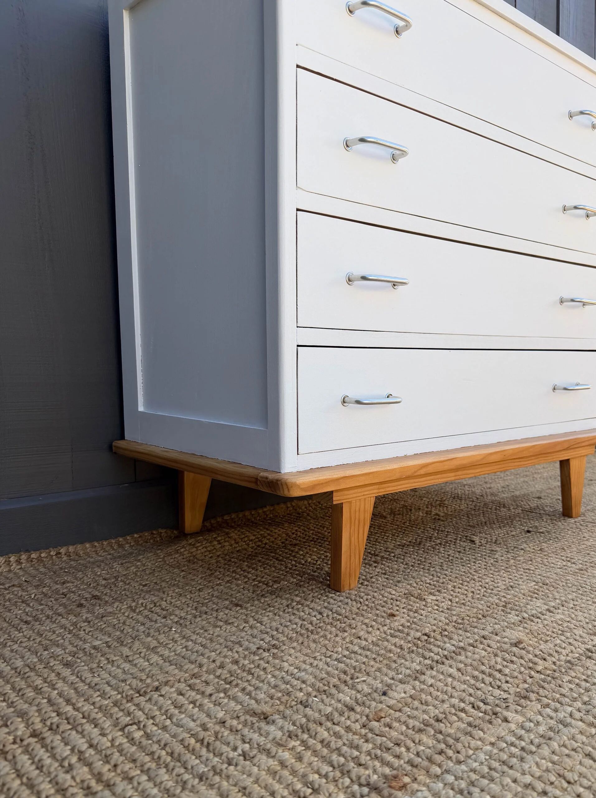 Compass leg chest of drawers