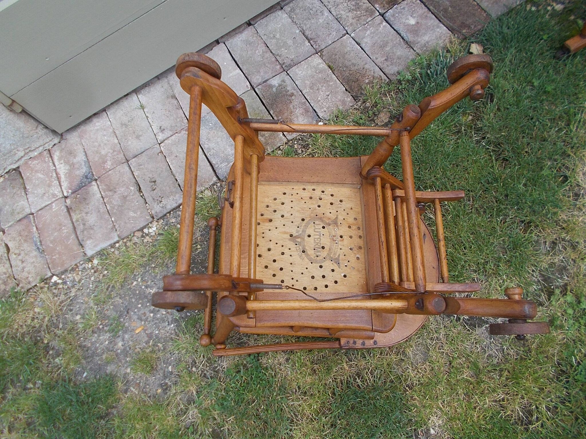 Ancienne chaise haute pour enfant Luterma