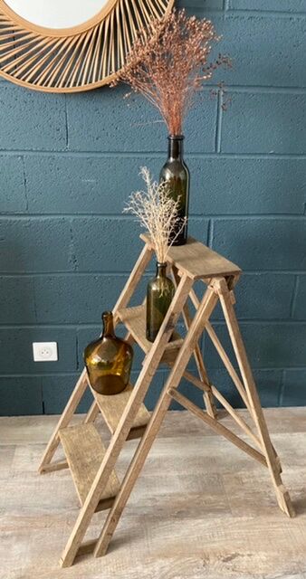 Stepladder decorated in old oak