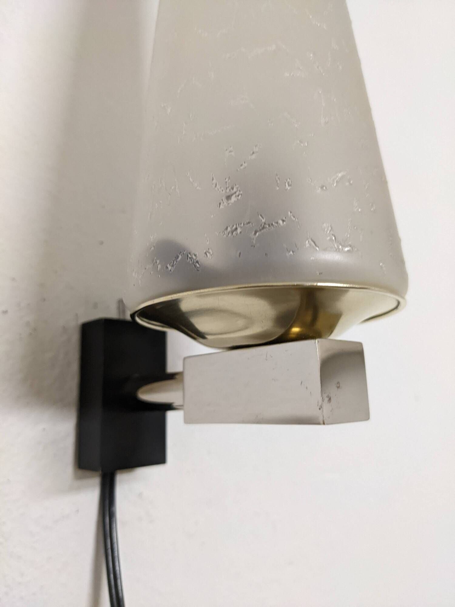 Modernist wall light in glass and brass by Maison Arlus, France circa 1950.