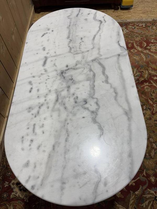 Table bistrot avec plateau ovale en marbre